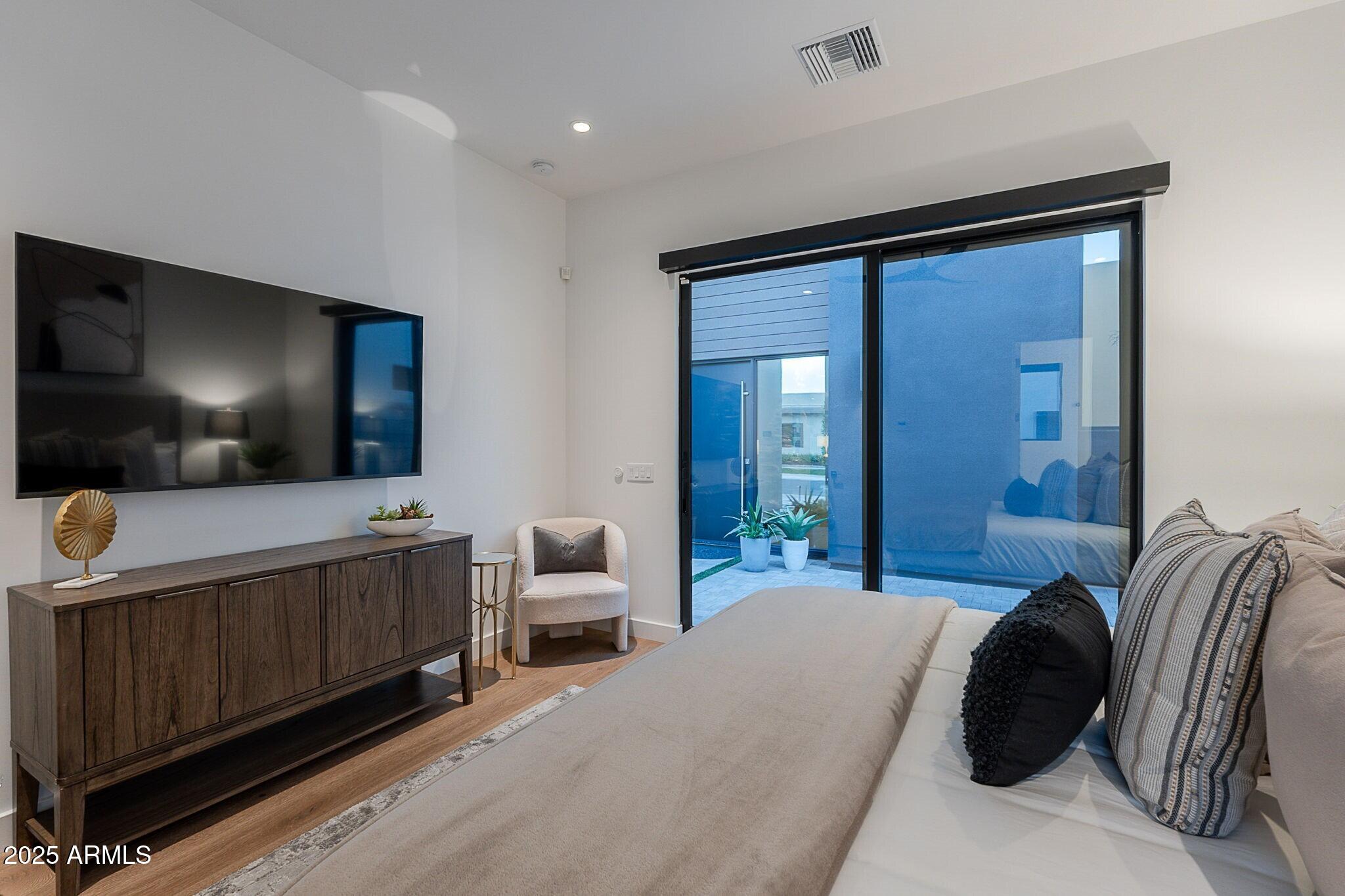 PHOENICIAN - Residential