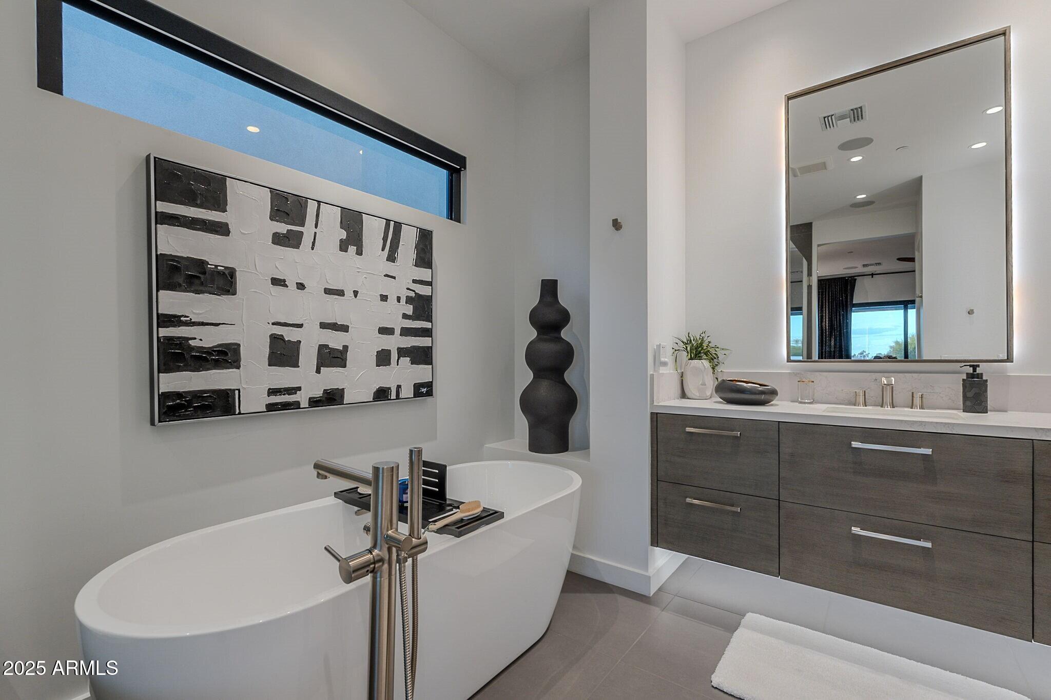 PHOENICIAN - Residential