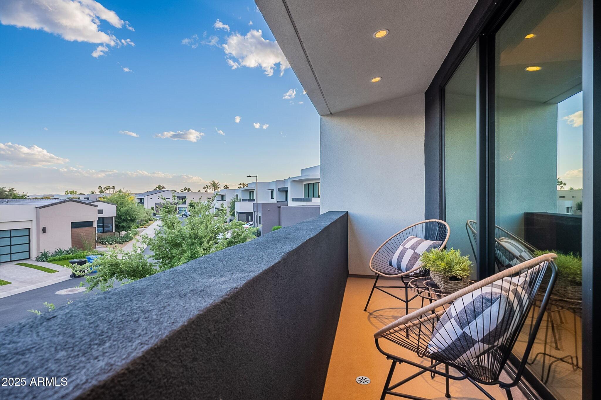 PHOENICIAN - Residential
