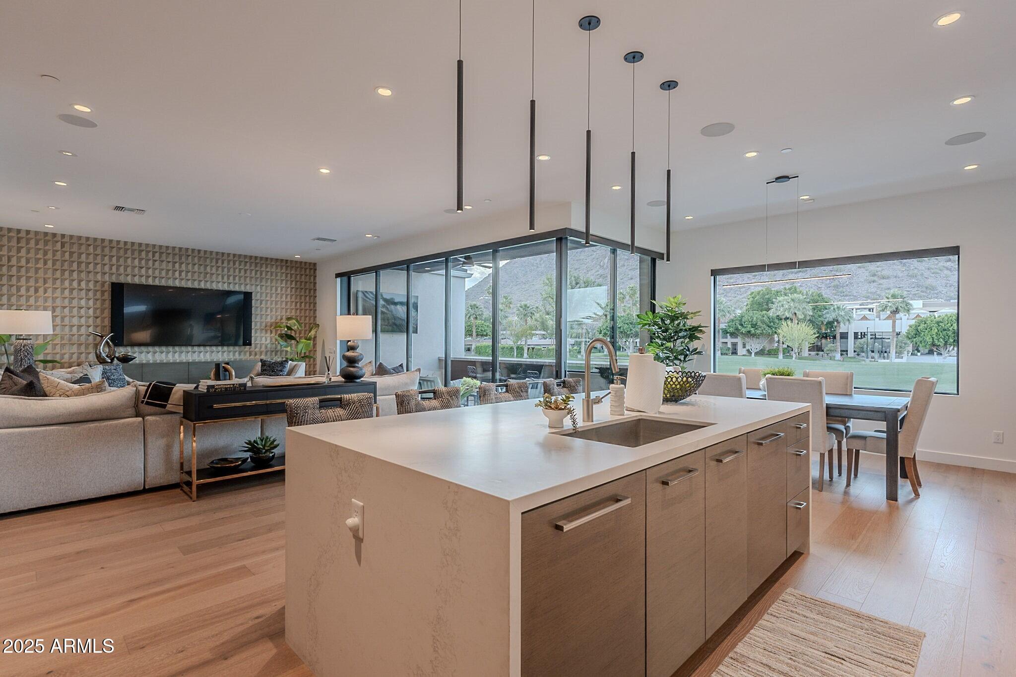 PHOENICIAN - Residential