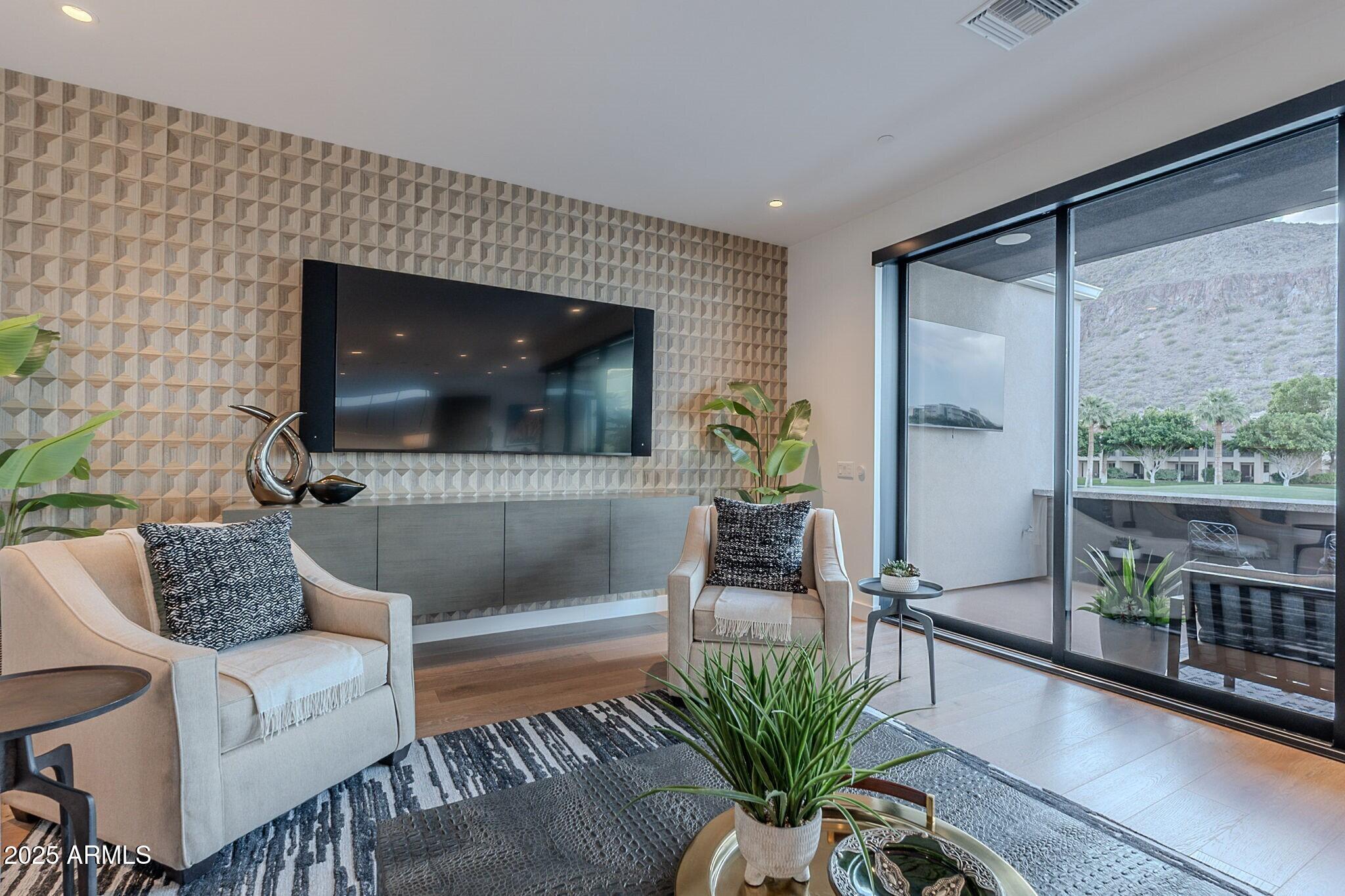 PHOENICIAN - Residential