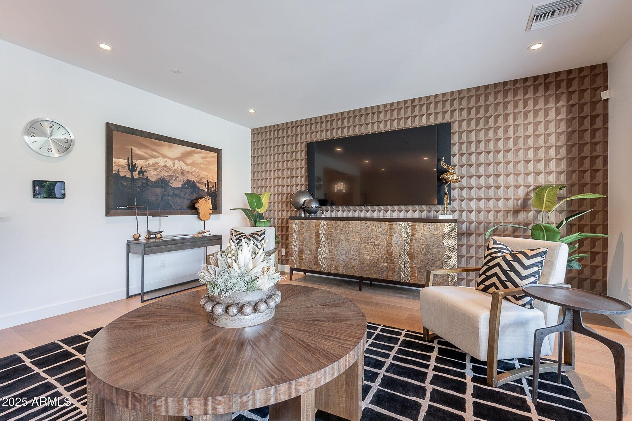 PHOENICIAN - Residential