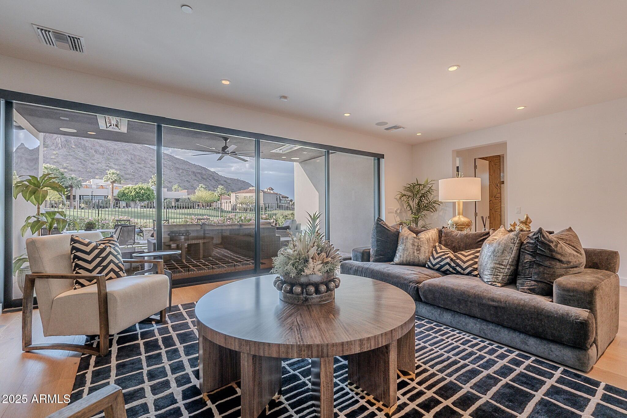 PHOENICIAN - Residential