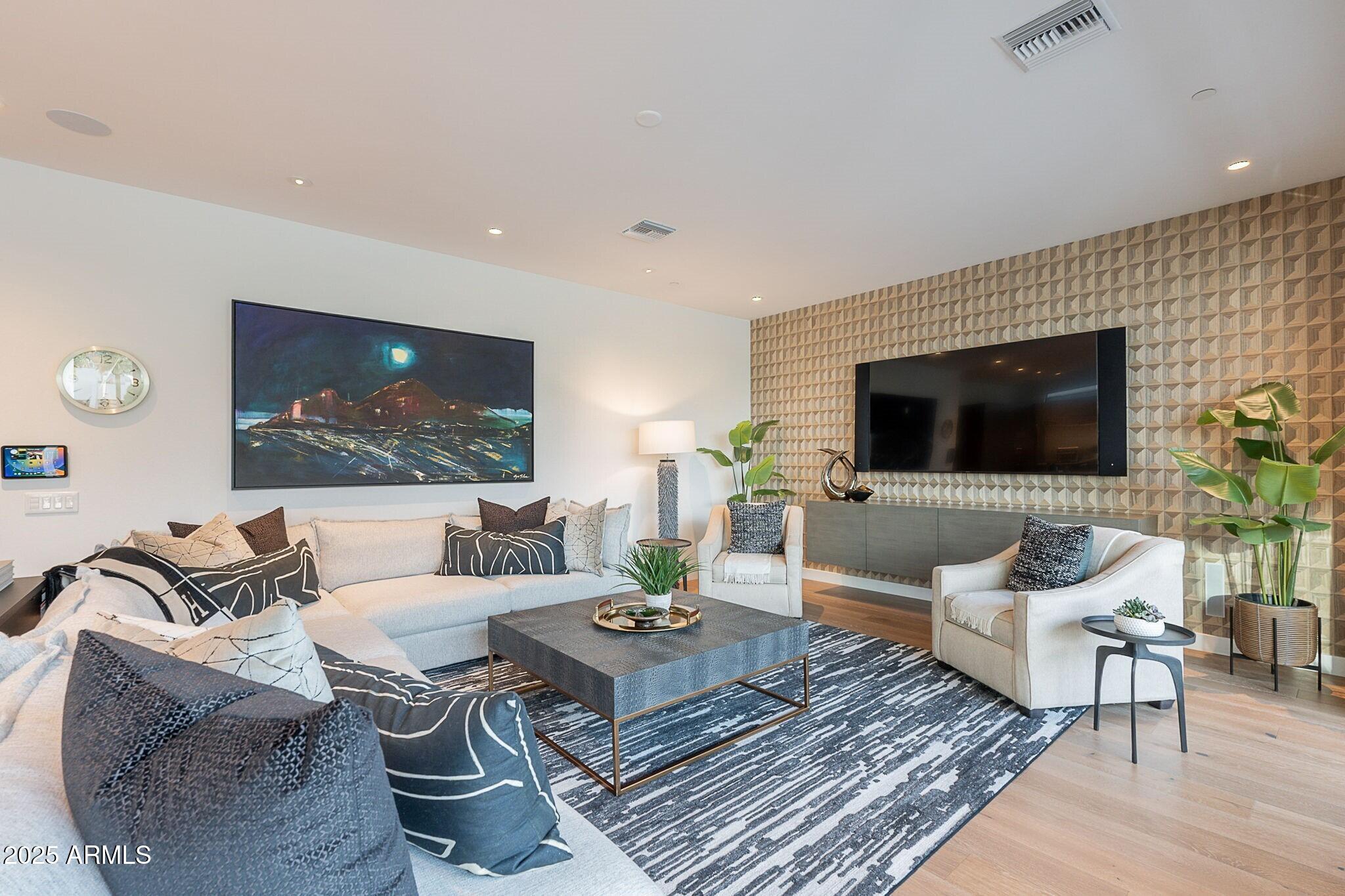 PHOENICIAN - Residential