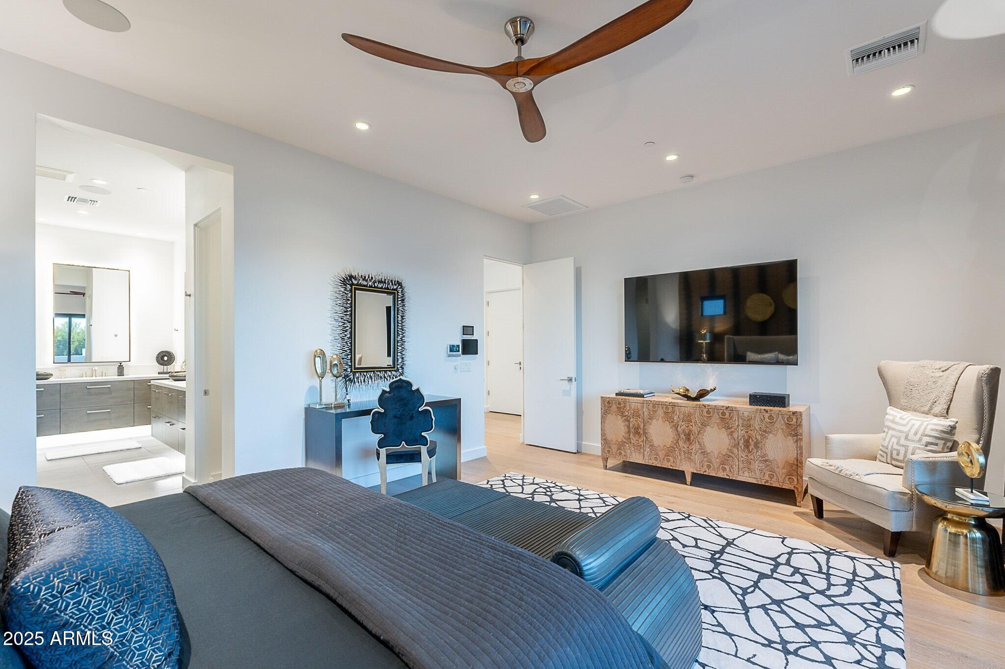 PHOENICIAN - Residential