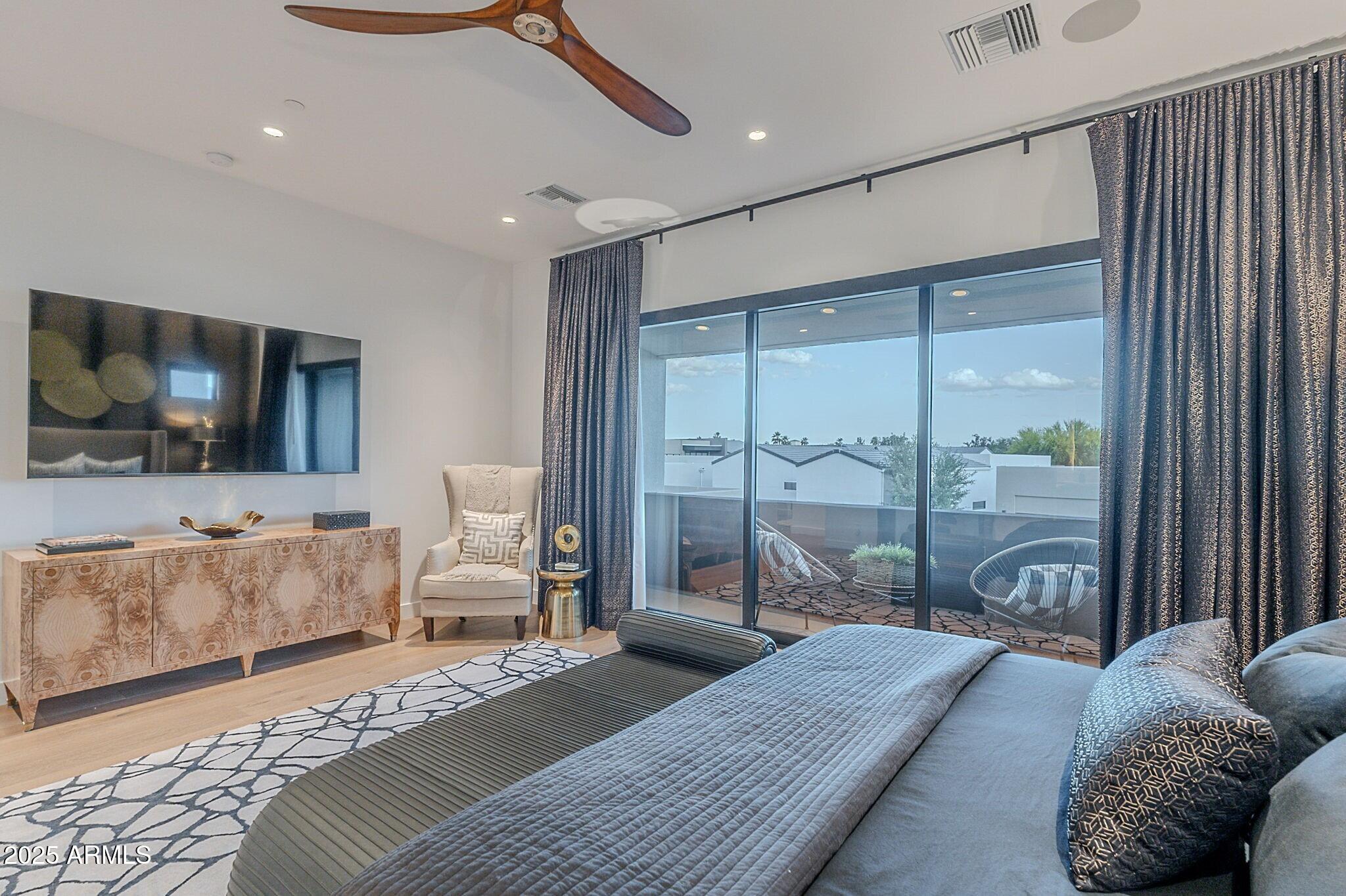 PHOENICIAN - Residential