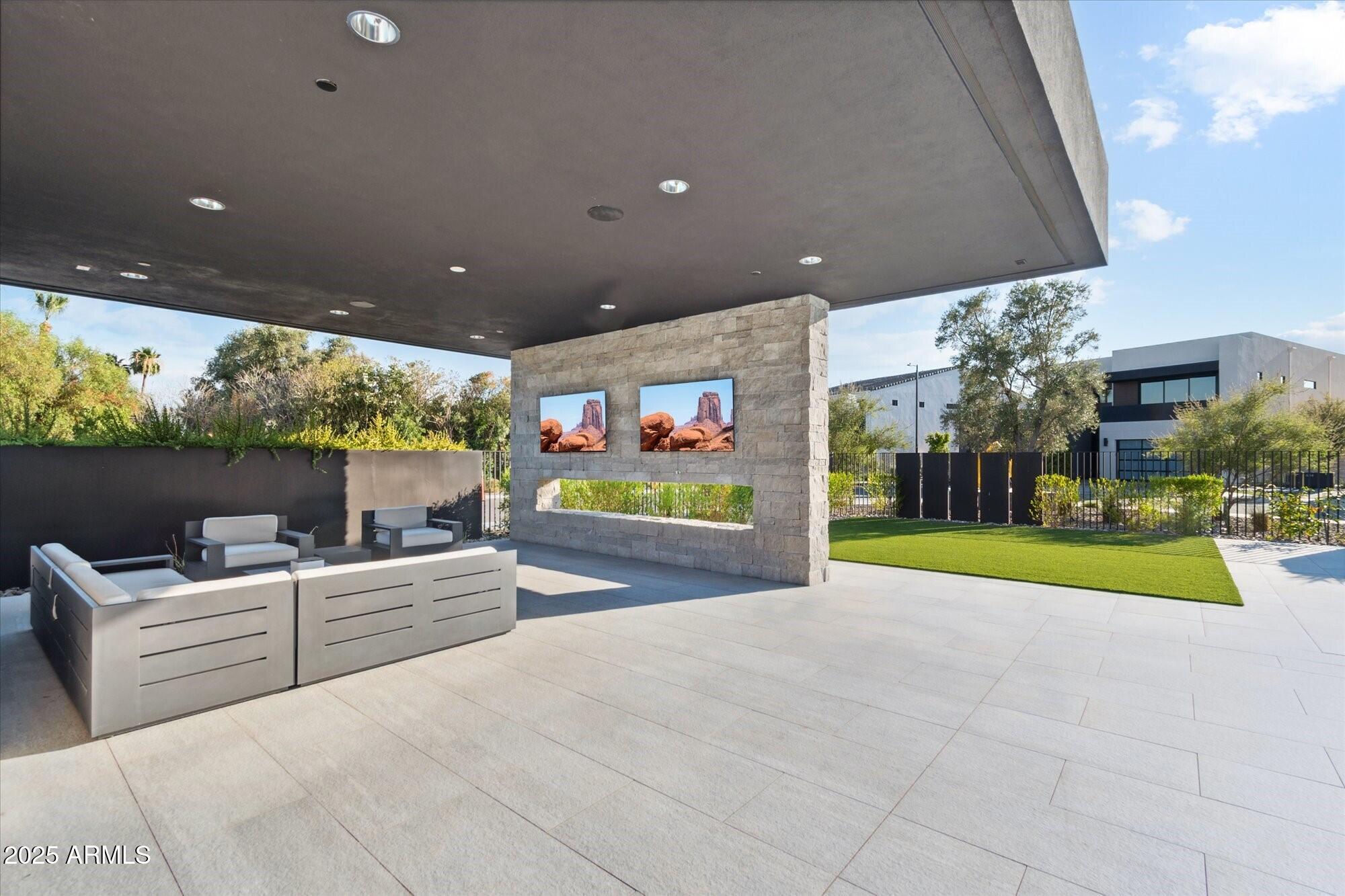 PHOENICIAN - Residential
