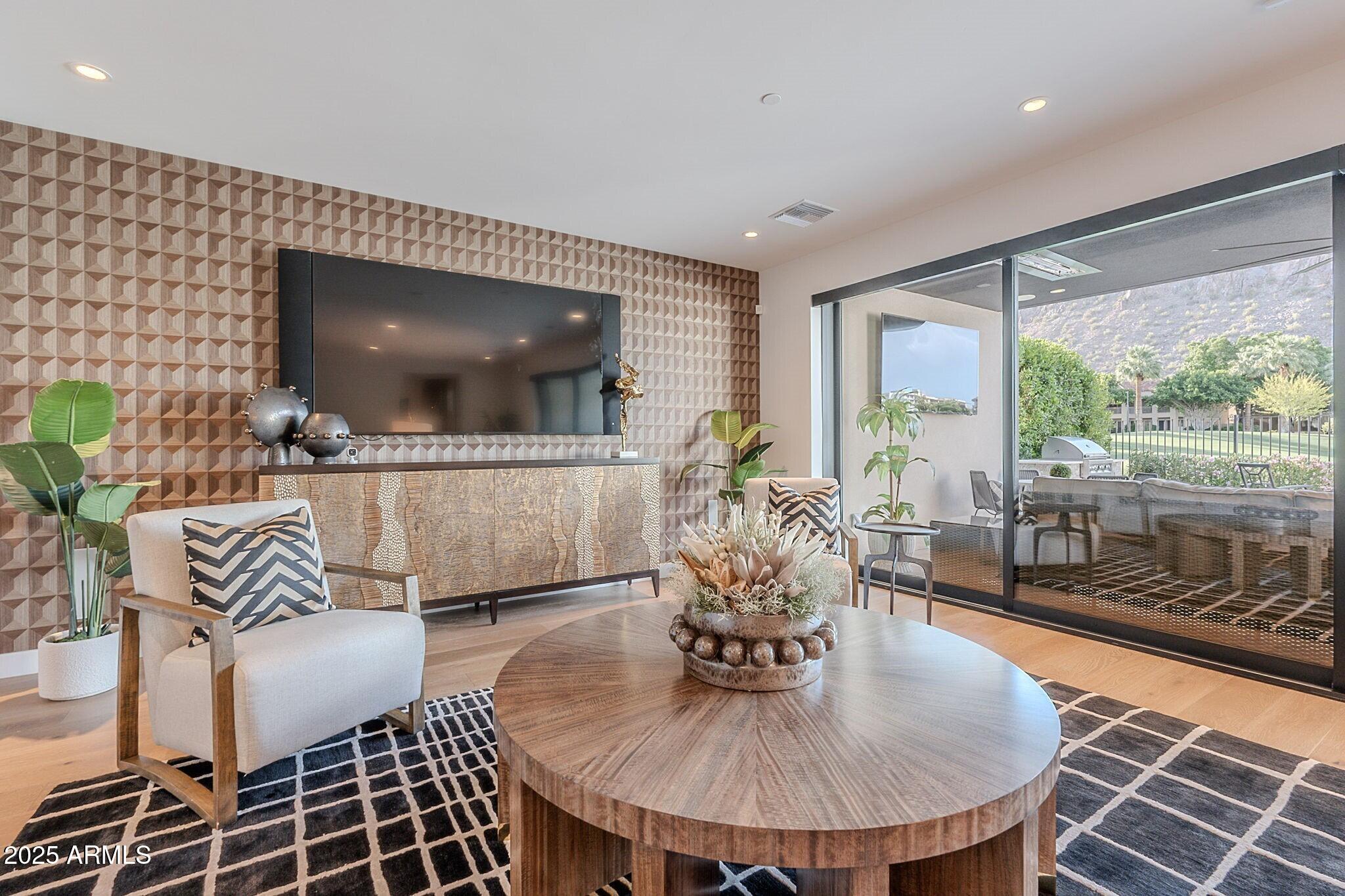 PHOENICIAN - Residential