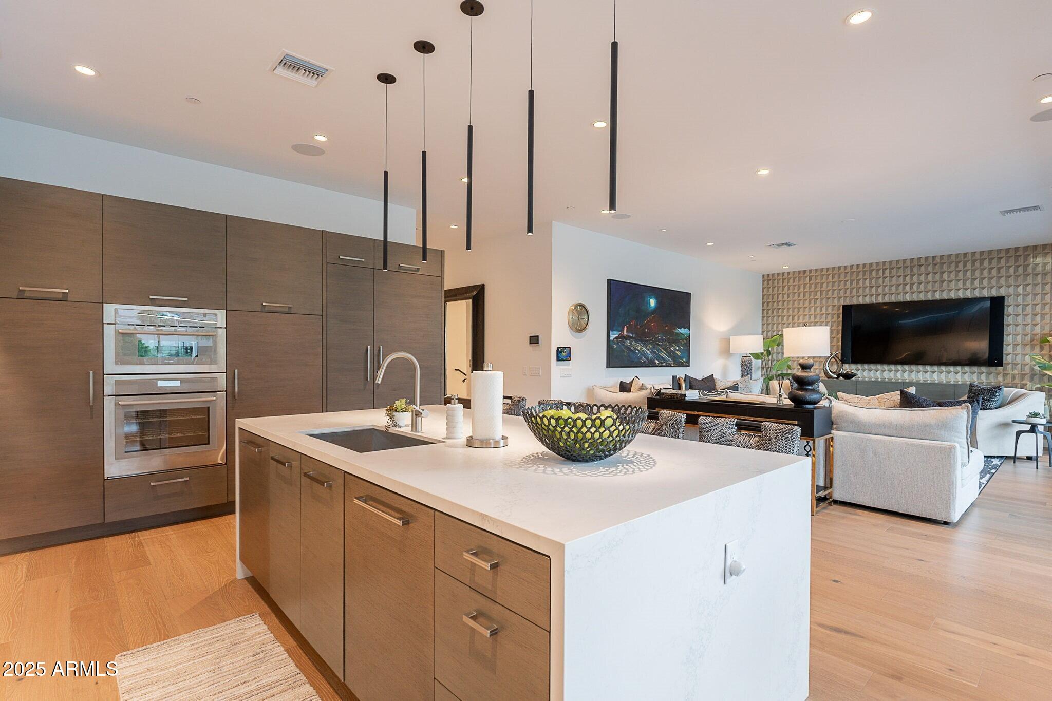 PHOENICIAN - Residential