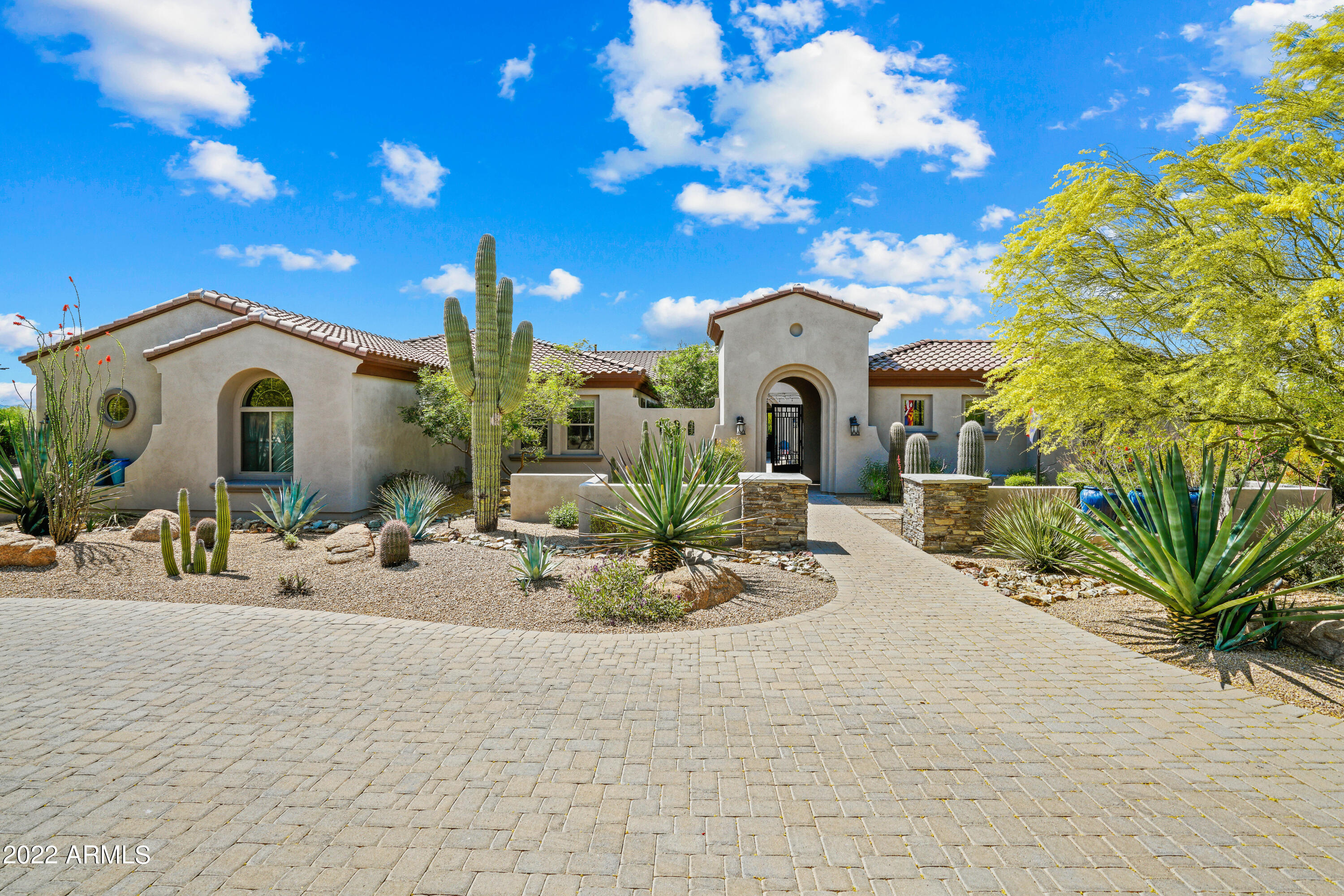 SAGUARO ESTATES - Residential