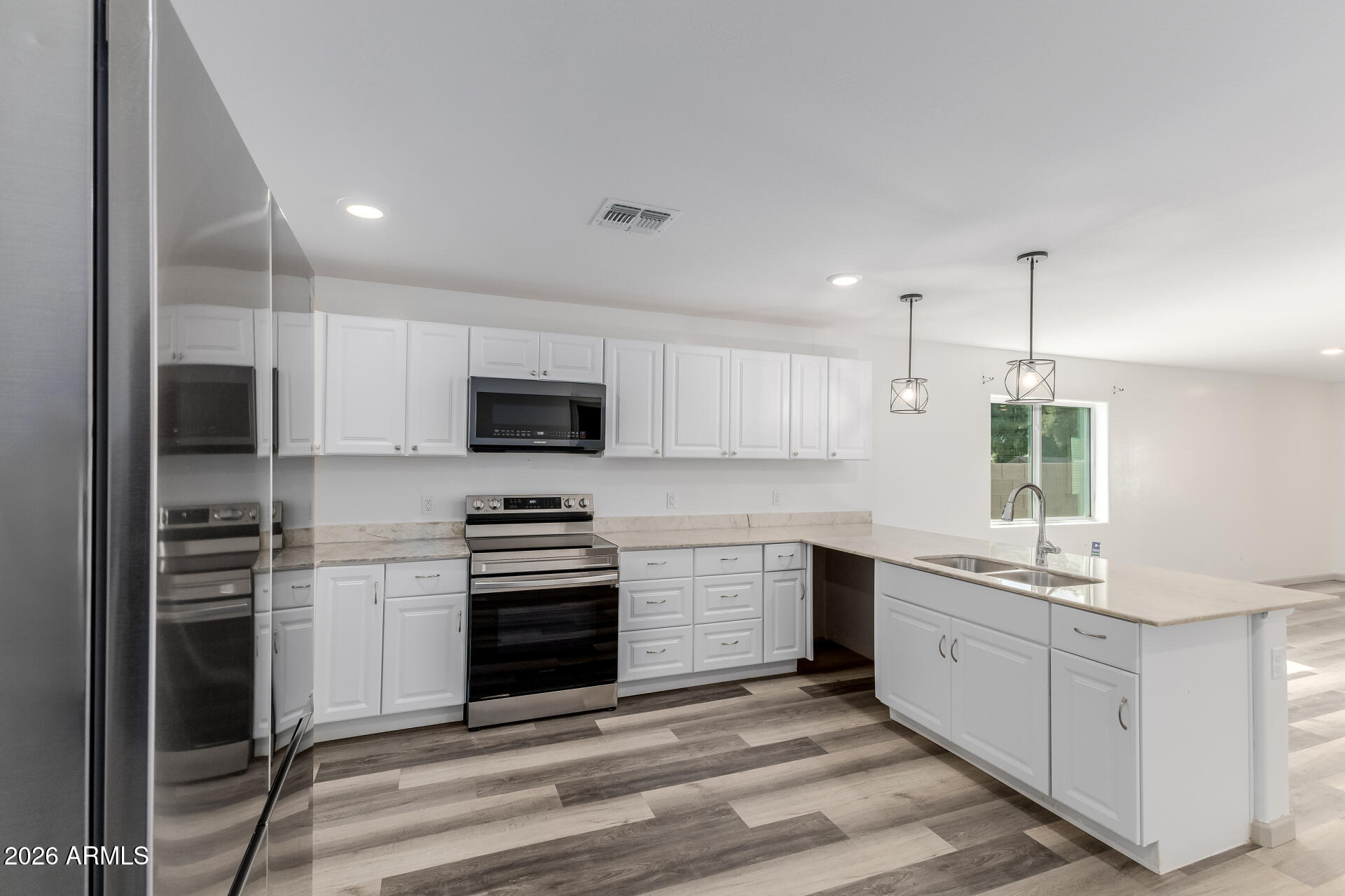 LEE HOMES - Residential