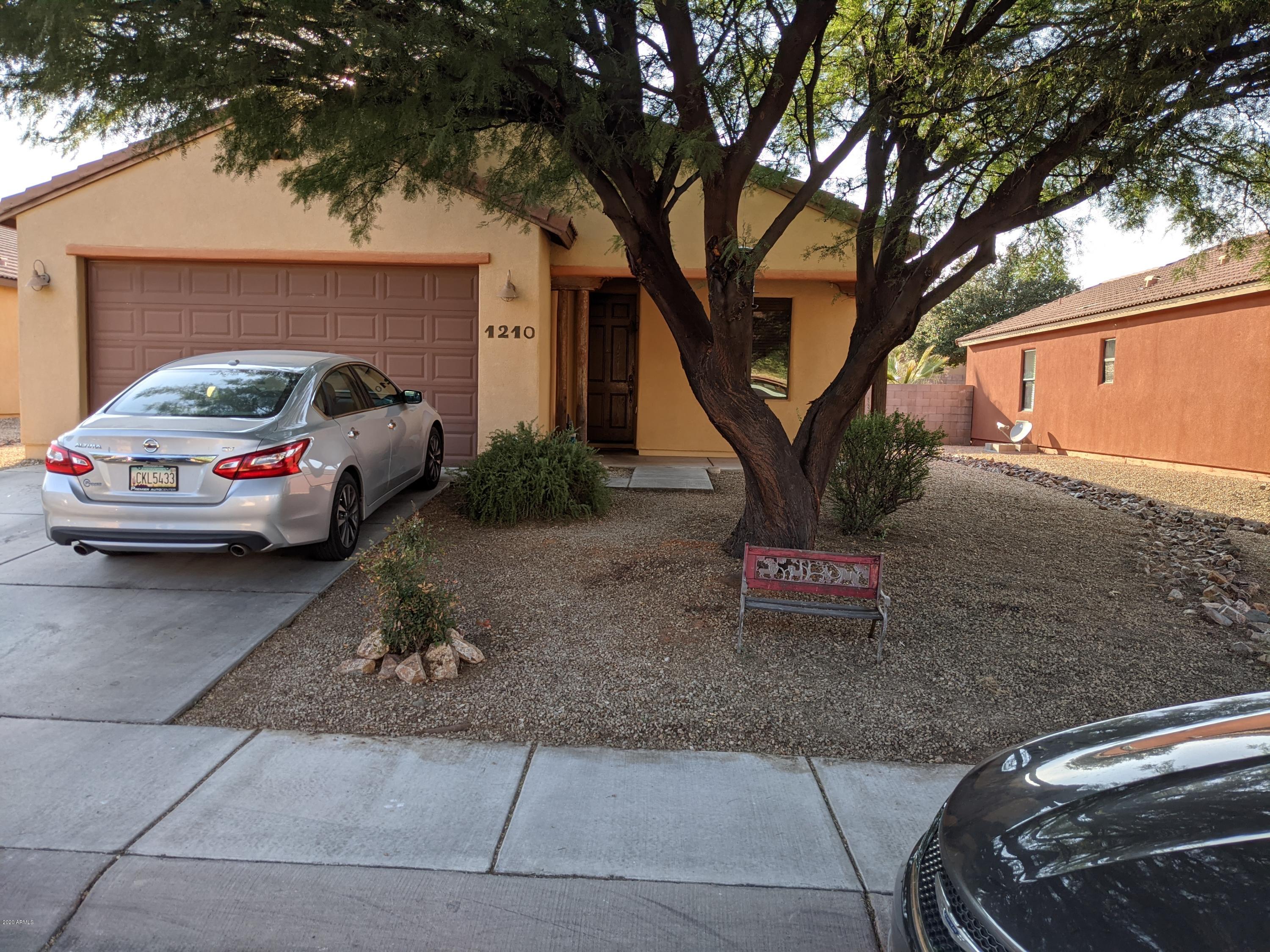 Beautiful 3 bedroom 2 bathroom home. Located near the Police station and public library. Beautiful neighborhood.