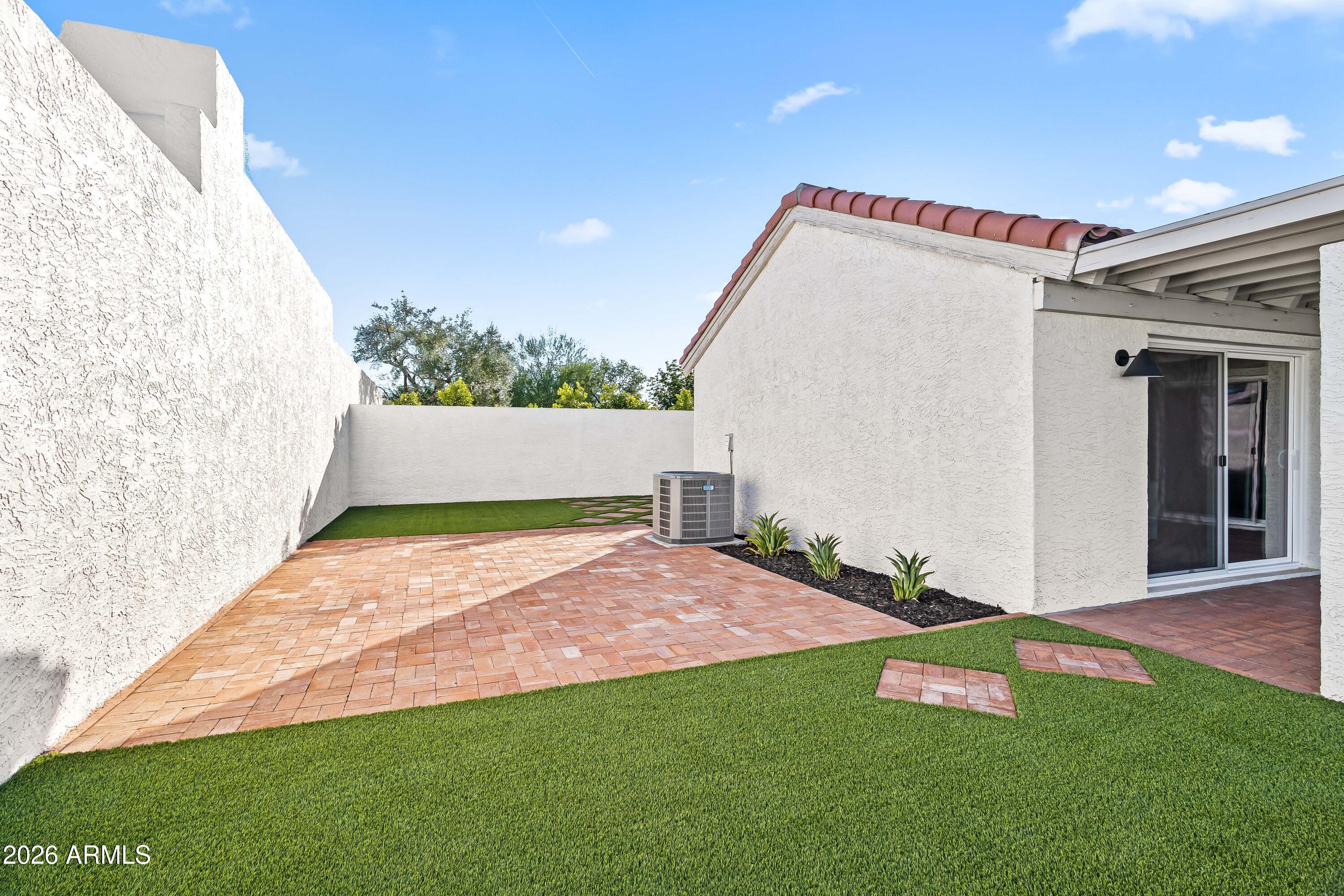 SANTO TOMAS UNIT 6 - Residential