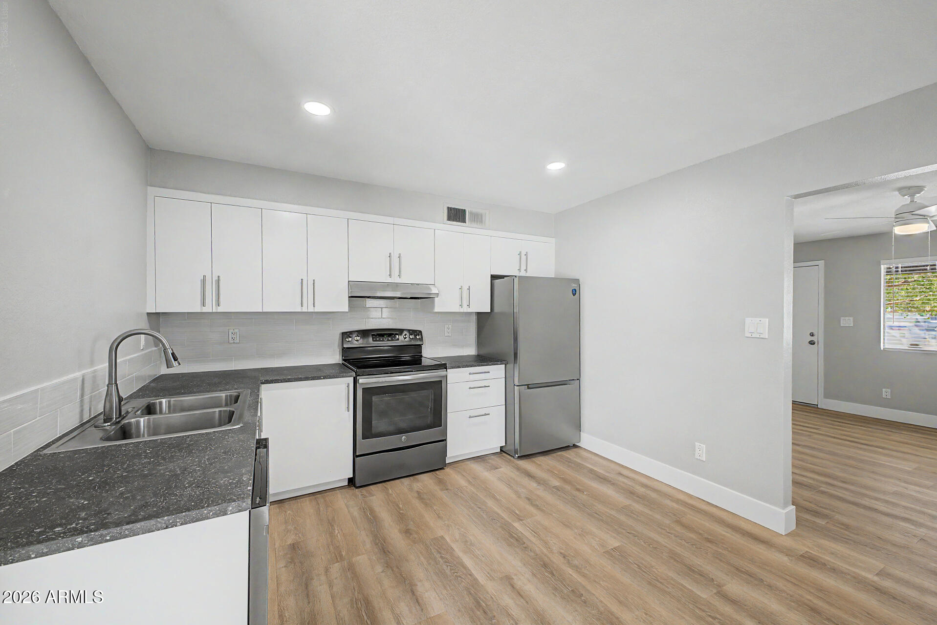 Mesa Tierra NO 3 - Residential Lease