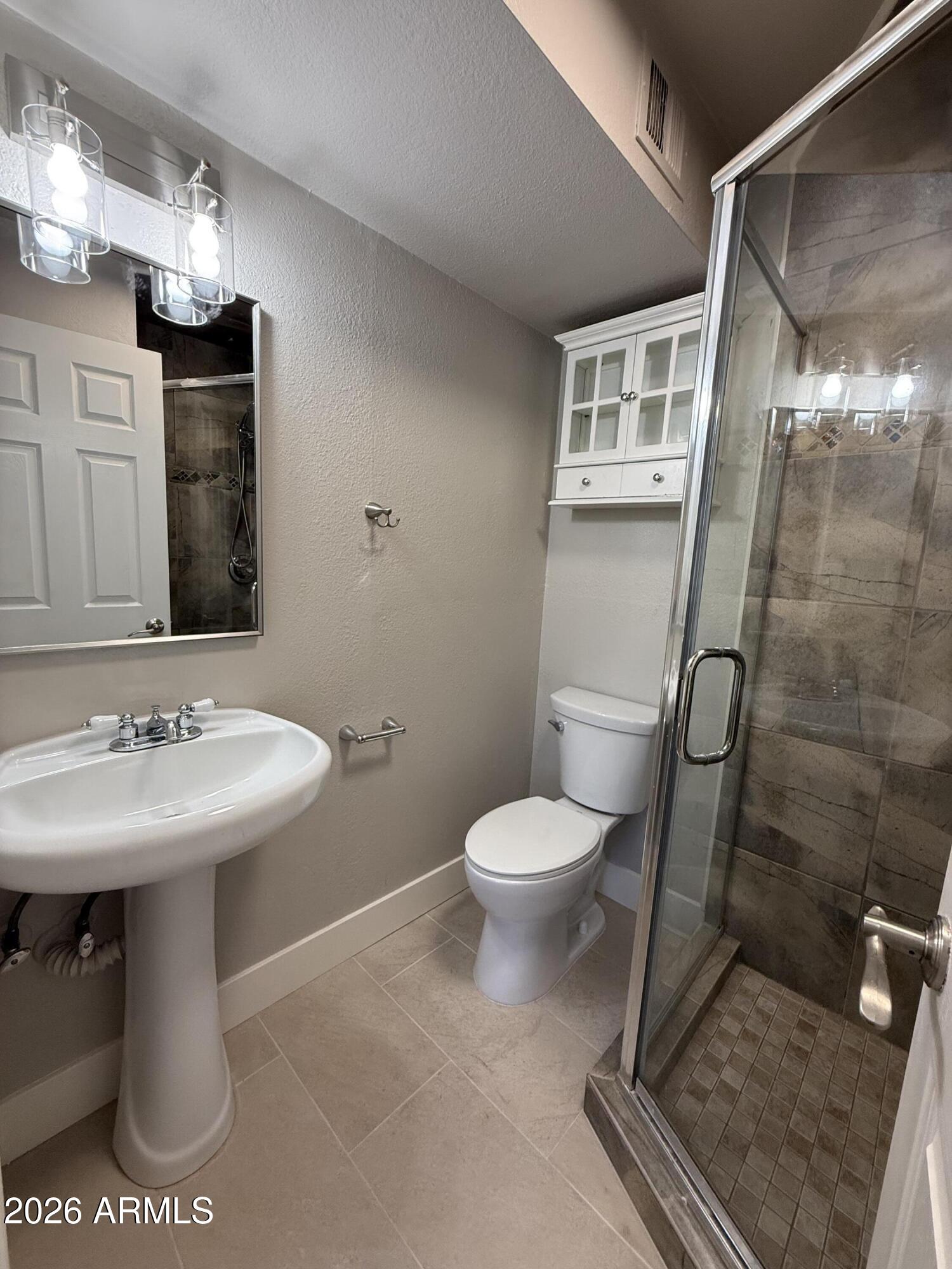 Mesa Tierra NO 3 - Residential Lease