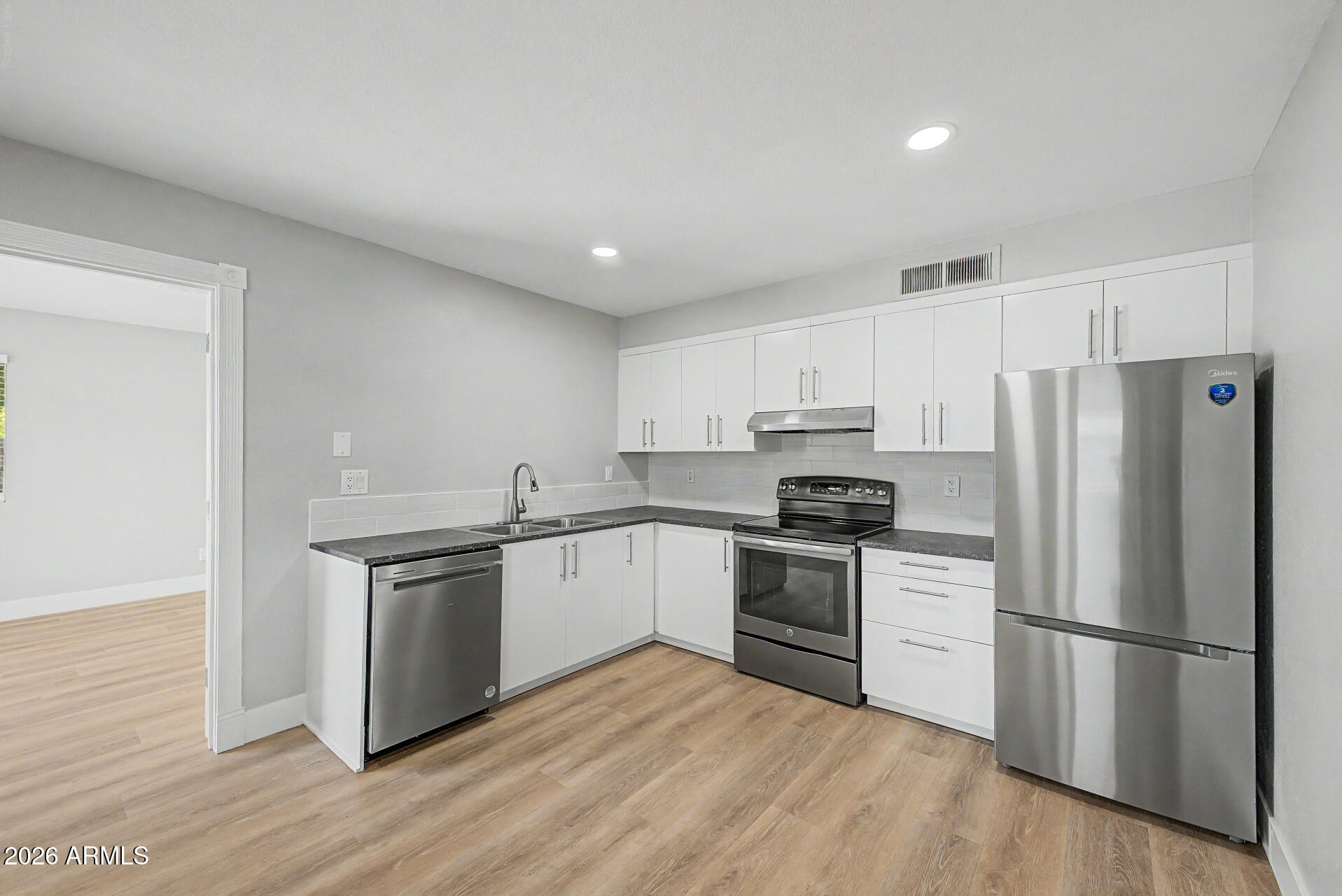 Mesa Tierra NO 3 - Residential Lease
