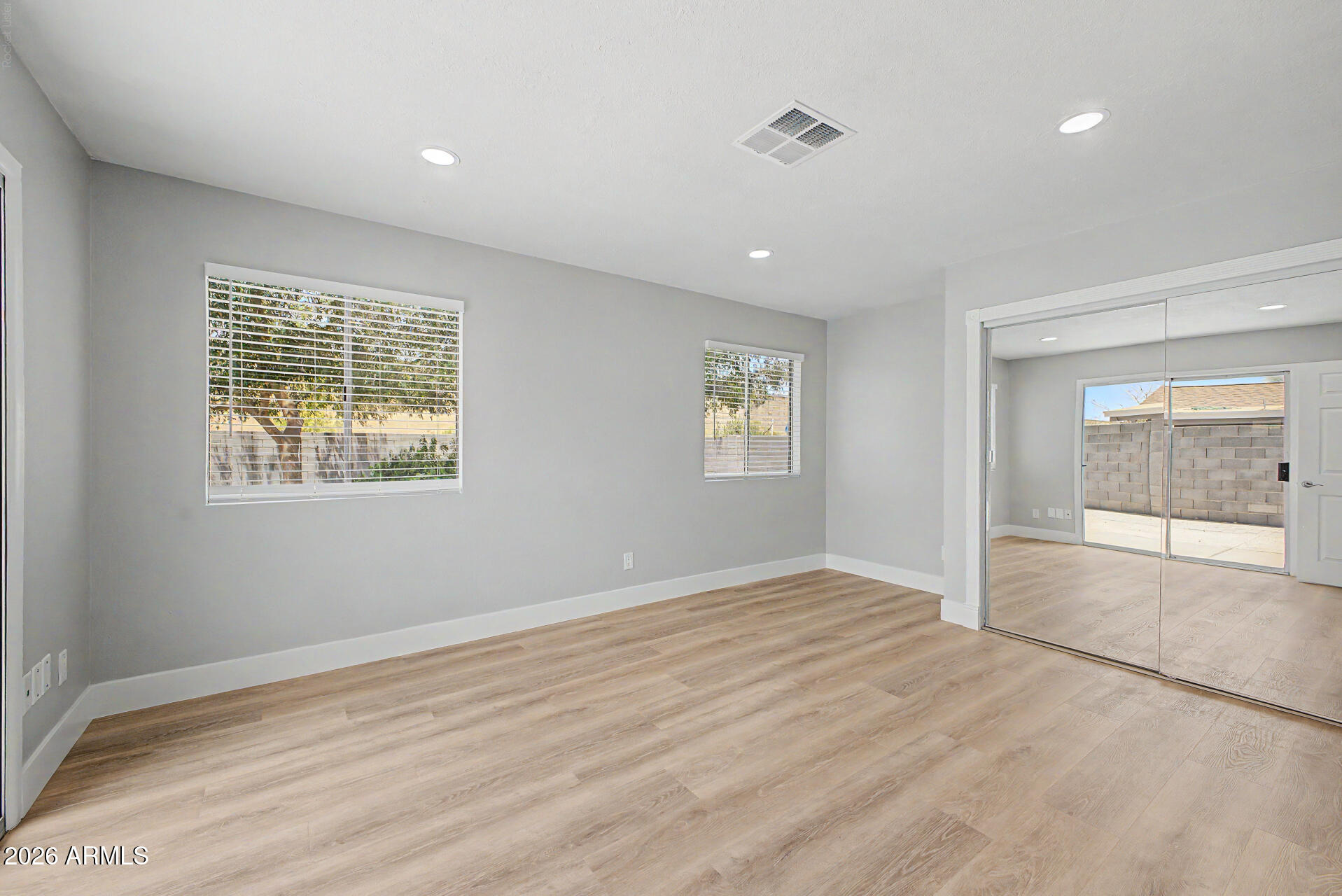 Mesa Tierra NO 3 - Residential Lease