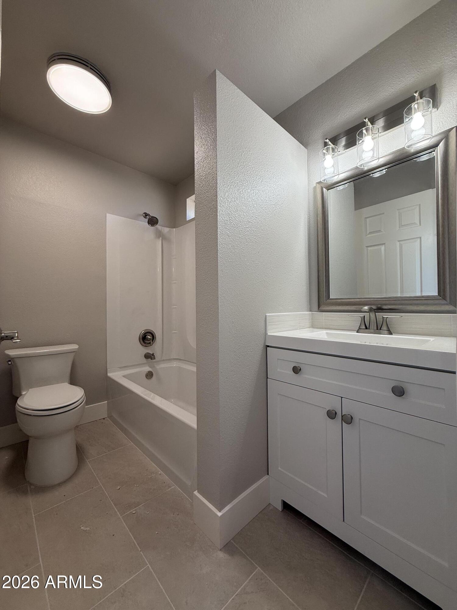 Mesa Tierra NO 3 - Residential Lease