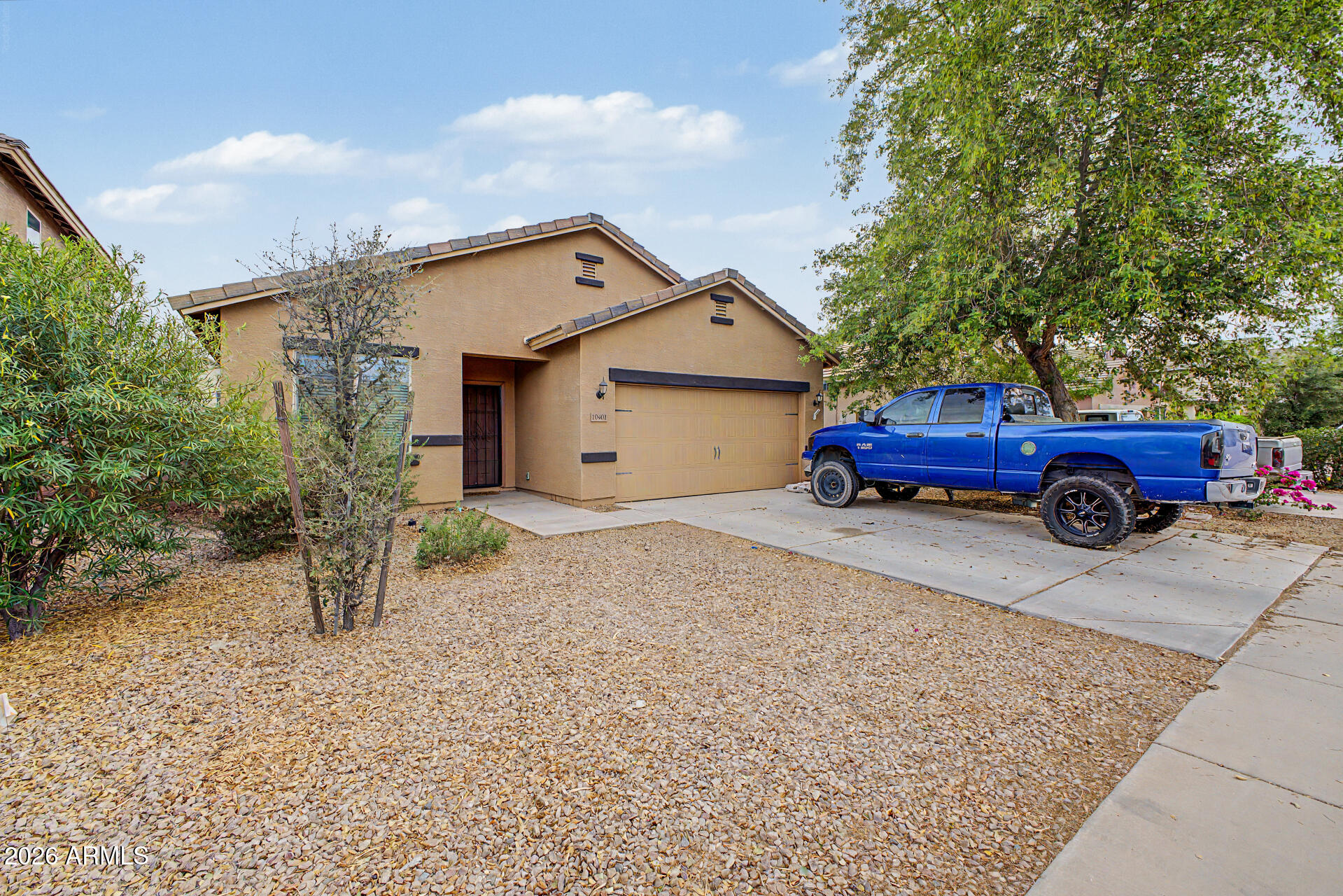 Seize the chance to own this charming 3-bedroom, 2-bath property in Magma Ranch! Discover an appealing open layout with a contemporary palette, blinds, and stylish wood-look flooring. The eat-in kitchen has granite counters, ample wood cabinetry with crown moulding, recessed lighting, stainless steel appliances, and a peninsula with a breakfast bar. The main bedroom includes a private bathroom and a convenient walk-in closet. Venture out onto the backyard, which offers a covered patio and abundant space for crafting your dream outdoor oasis. Don't miss out on this fantastic opportunity!