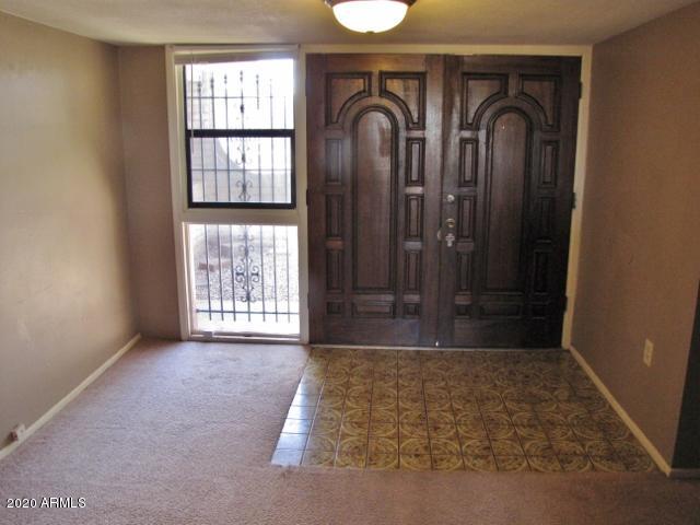 TOWN & COUNTRY ESTATES - Residential Lease