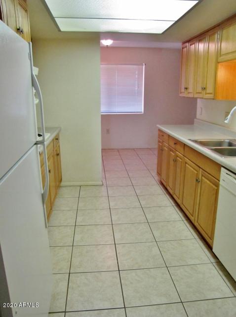TOWN & COUNTRY ESTATES - Residential Lease