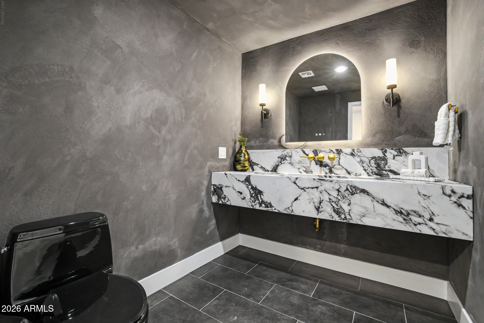 MEADOWLARK MANOR - Residential