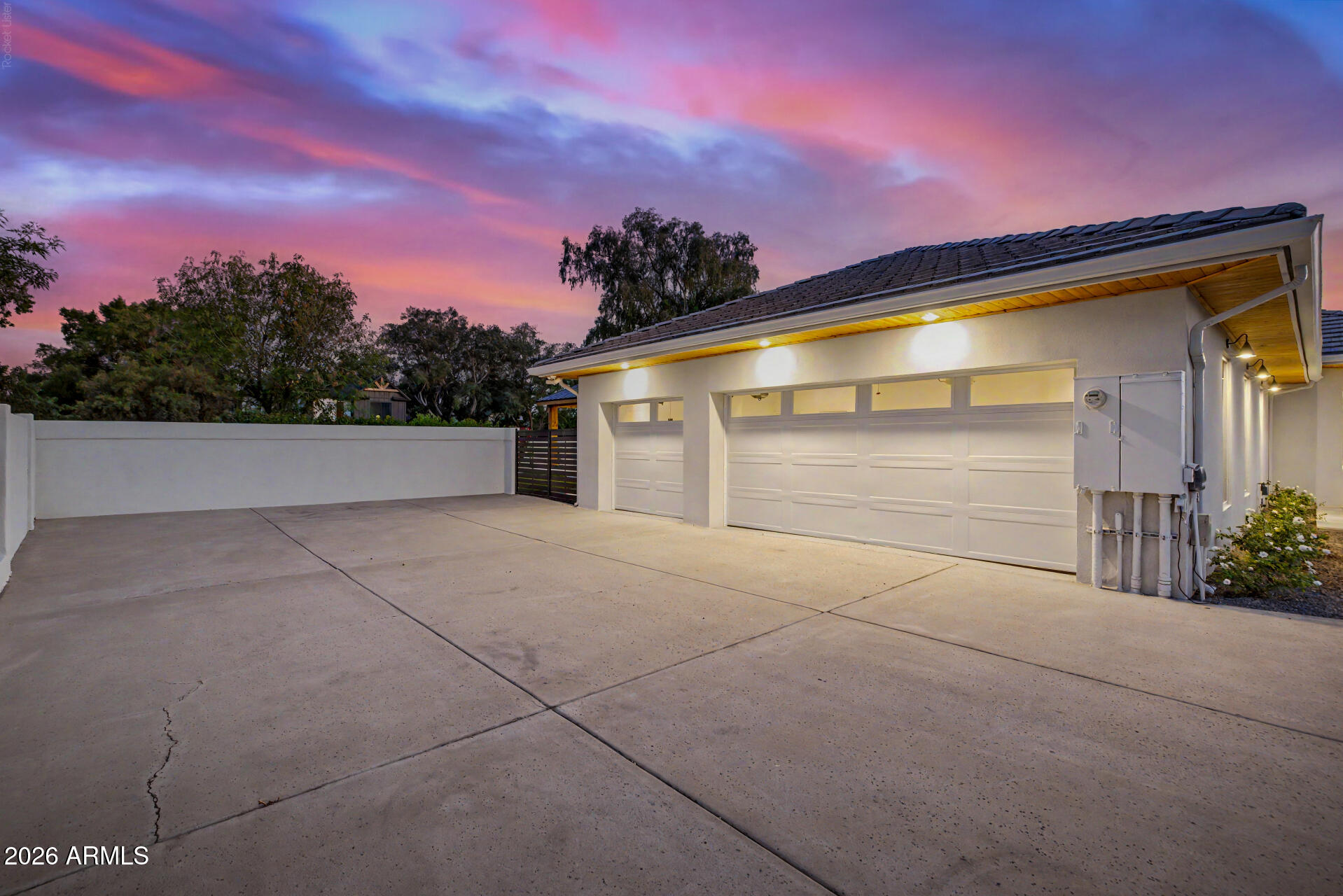 MEADOWLARK MANOR - Residential