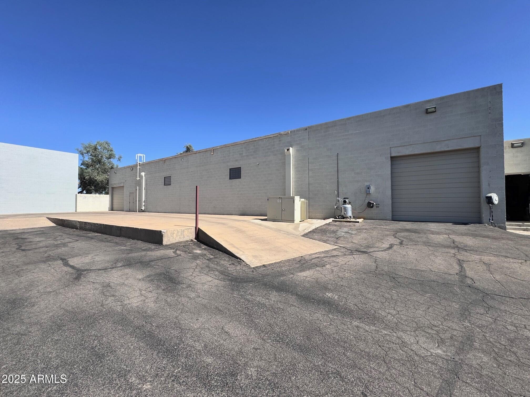 GOLDEN KEY PLAZA - Commercial Sale