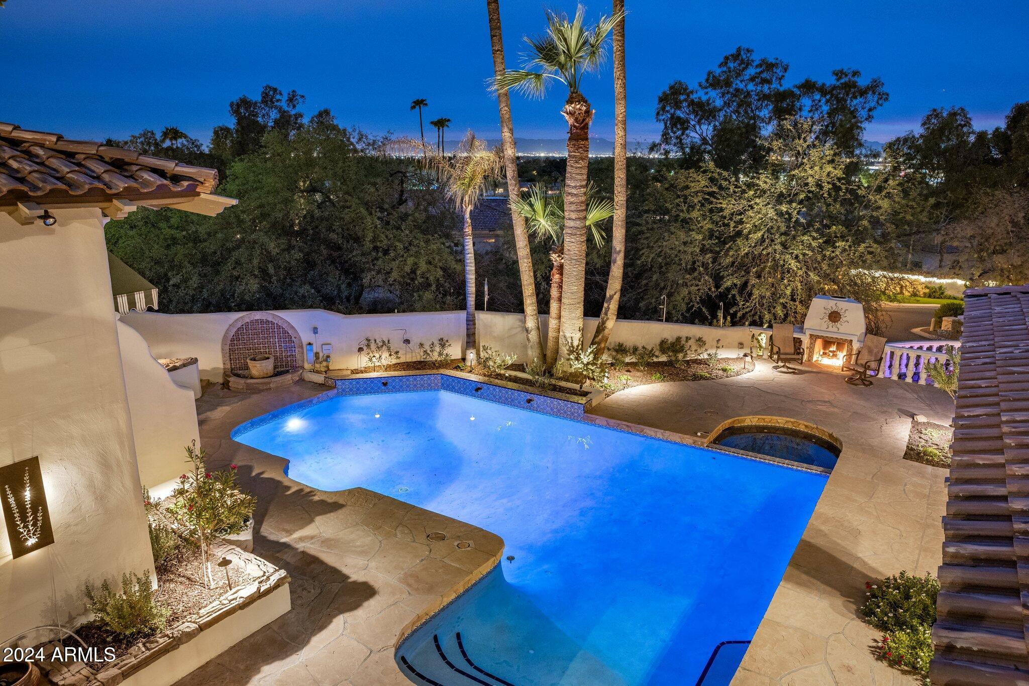 CAMELBACK CANYON - Residential