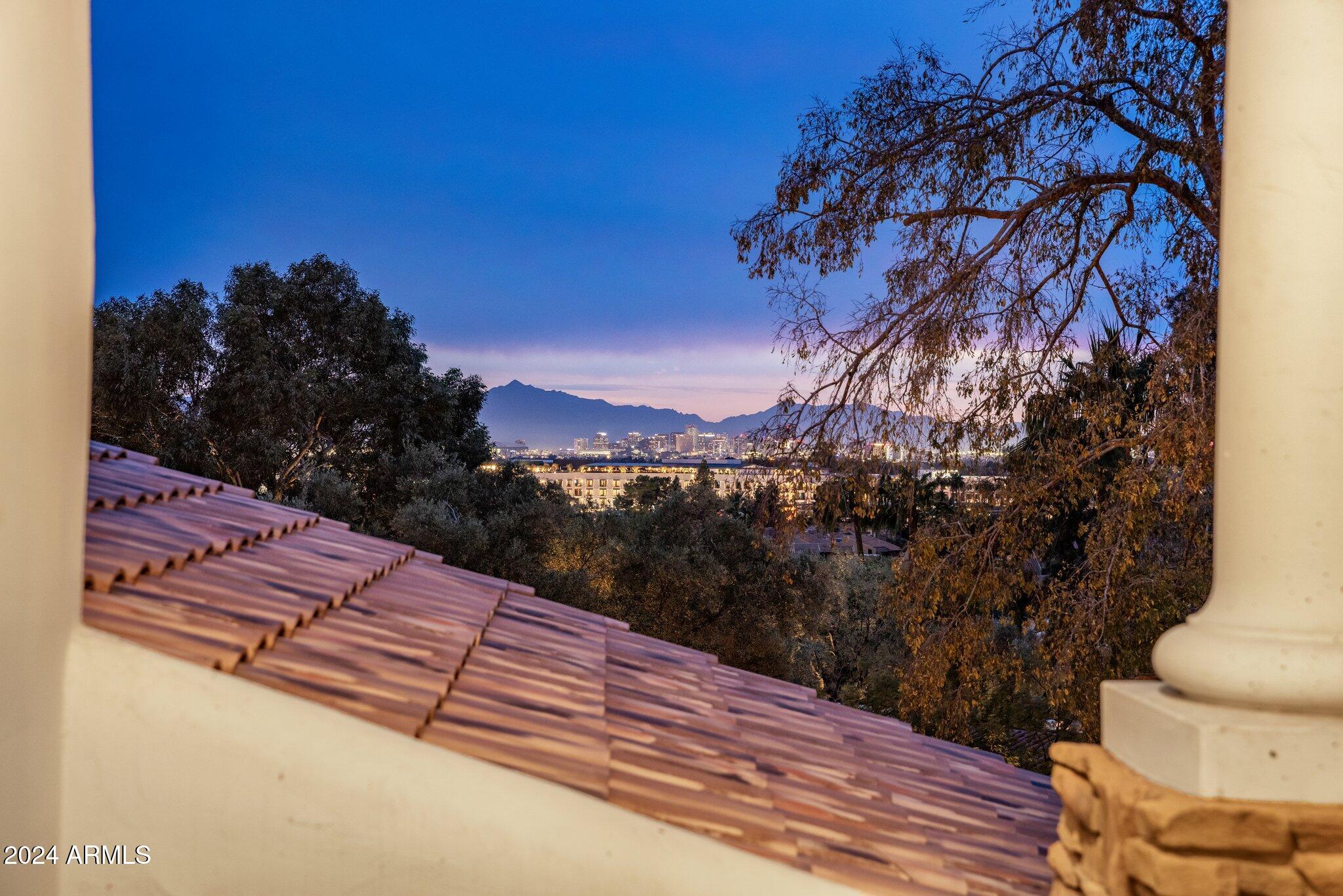 CAMELBACK CANYON - Residential