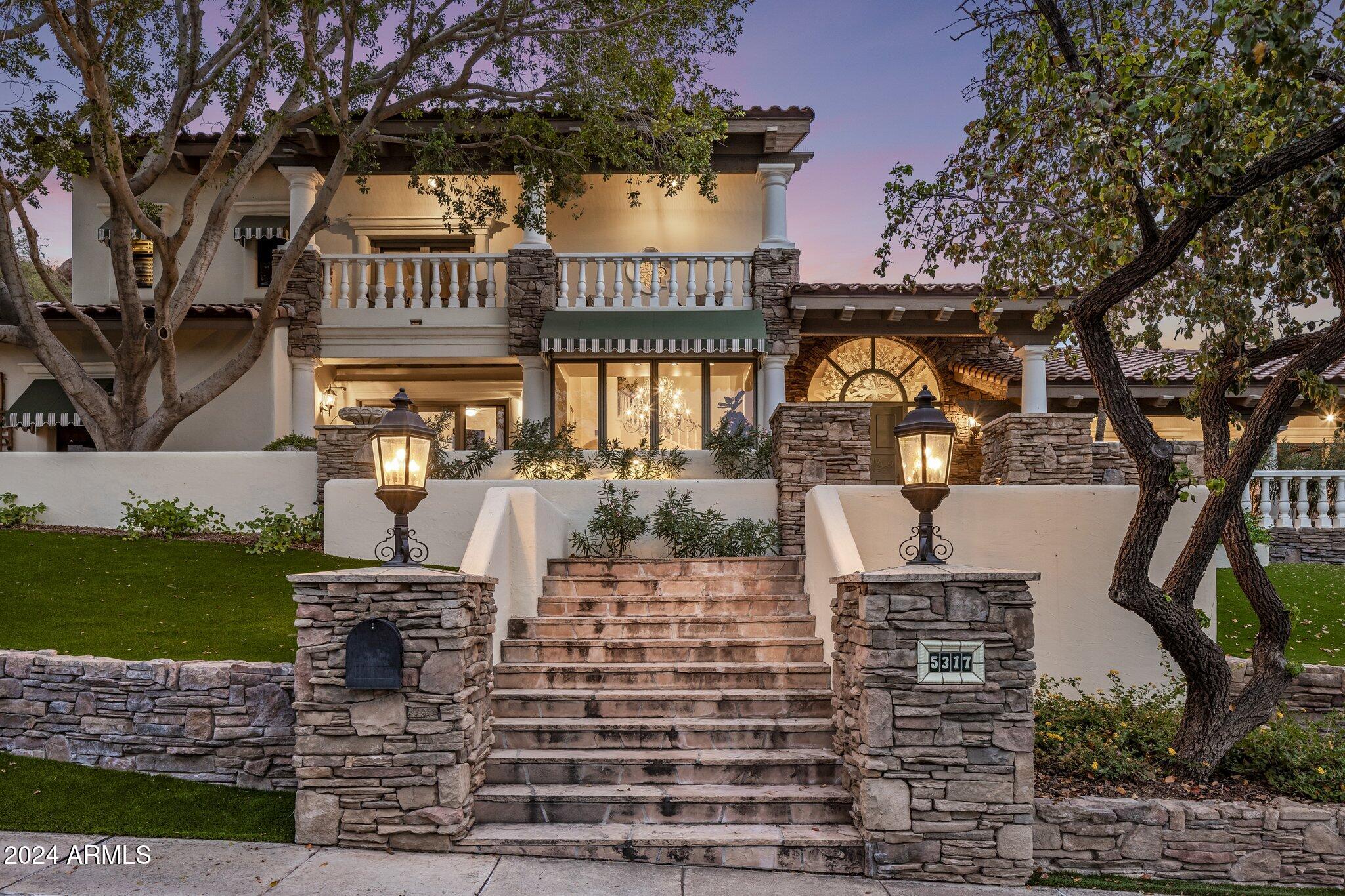 CAMELBACK CANYON - Residential