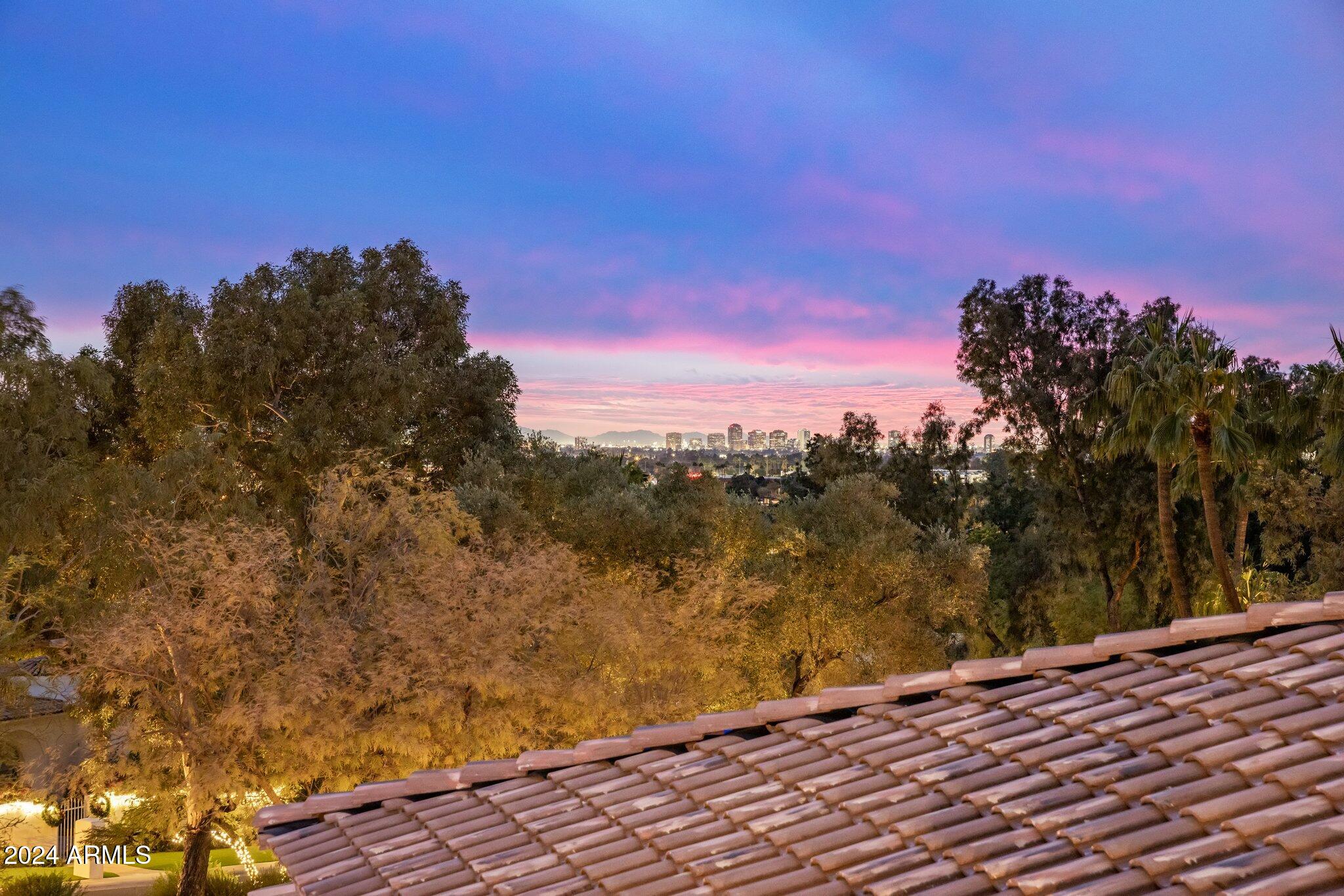 CAMELBACK CANYON - Residential