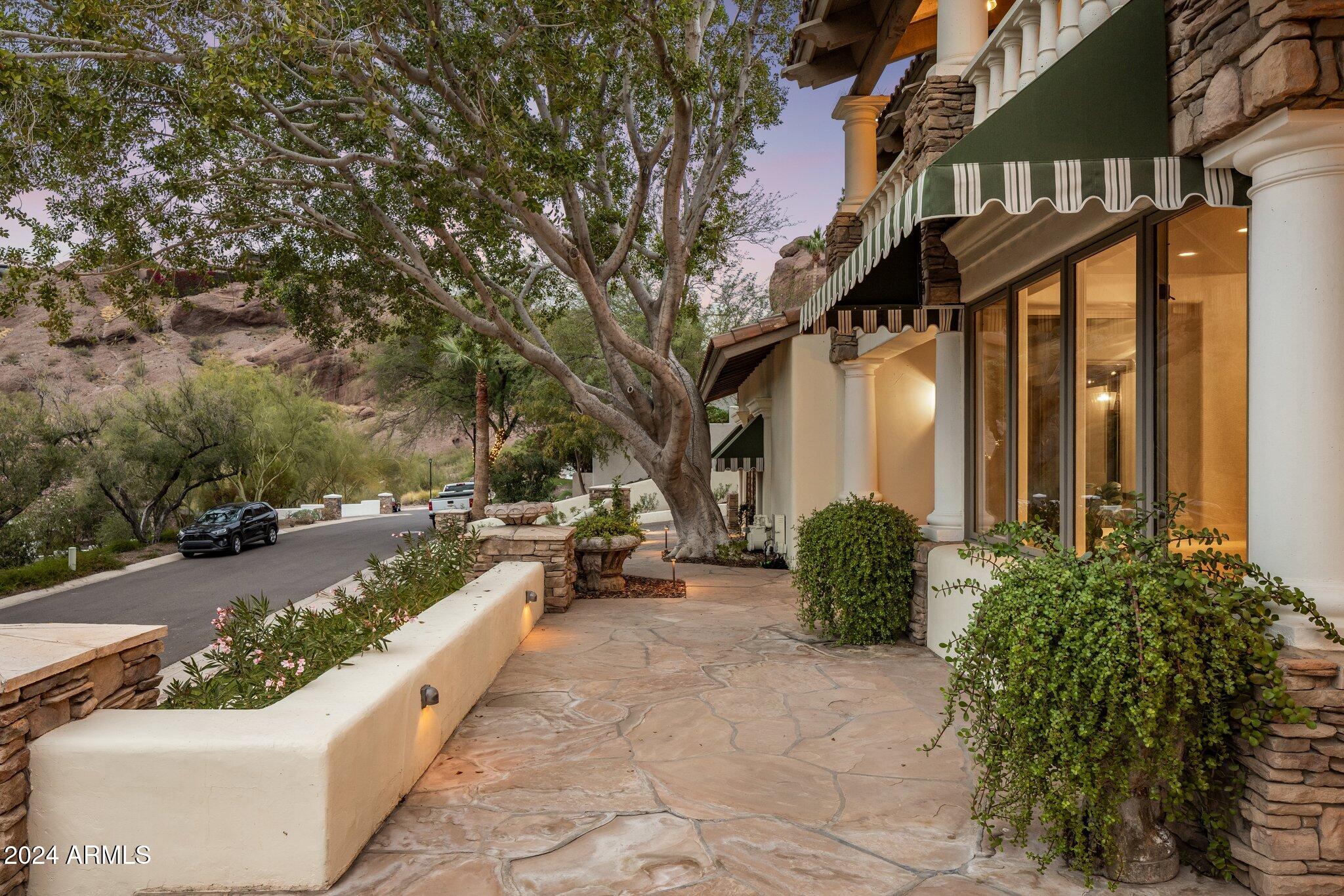 CAMELBACK CANYON - Residential