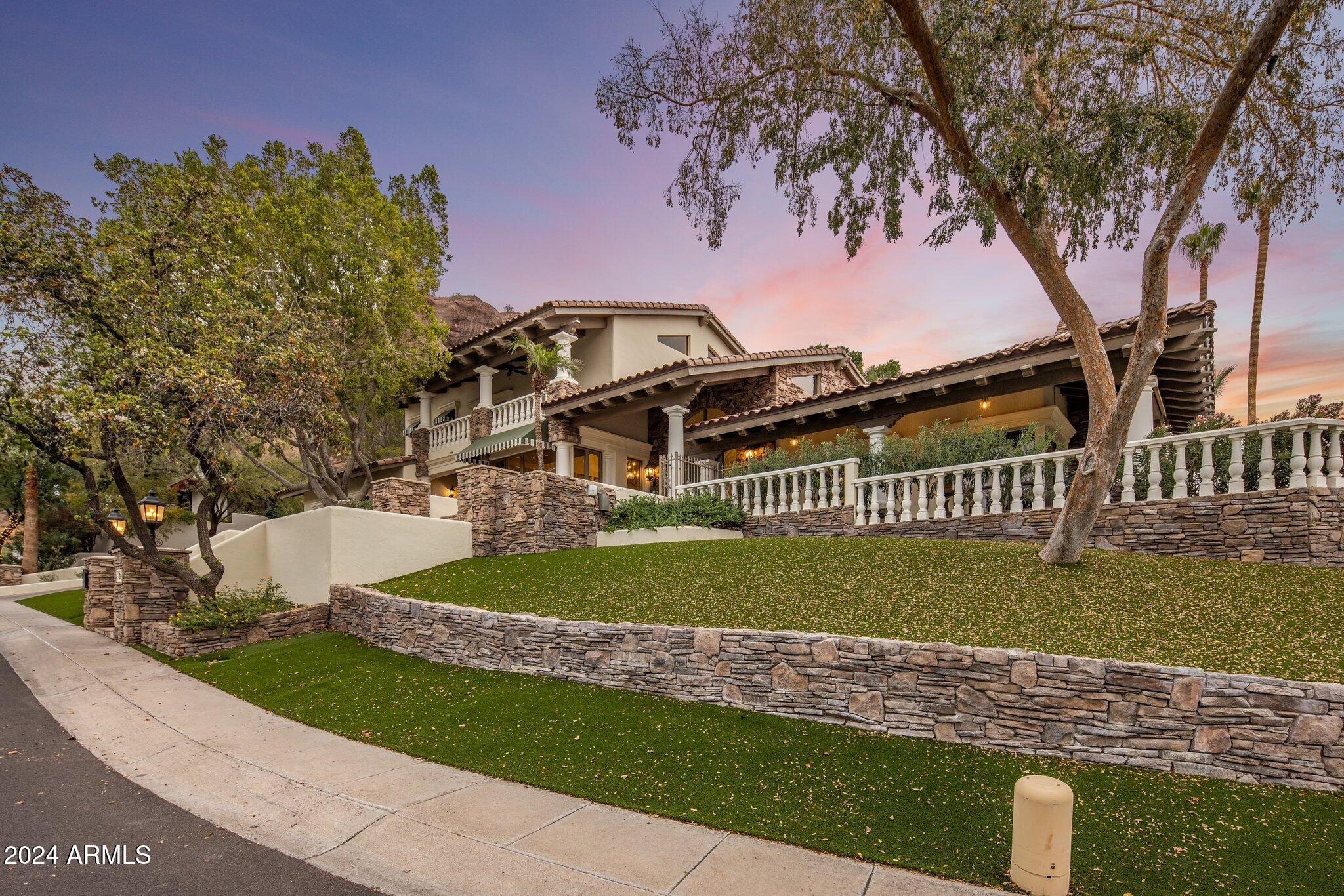 CAMELBACK CANYON - Residential