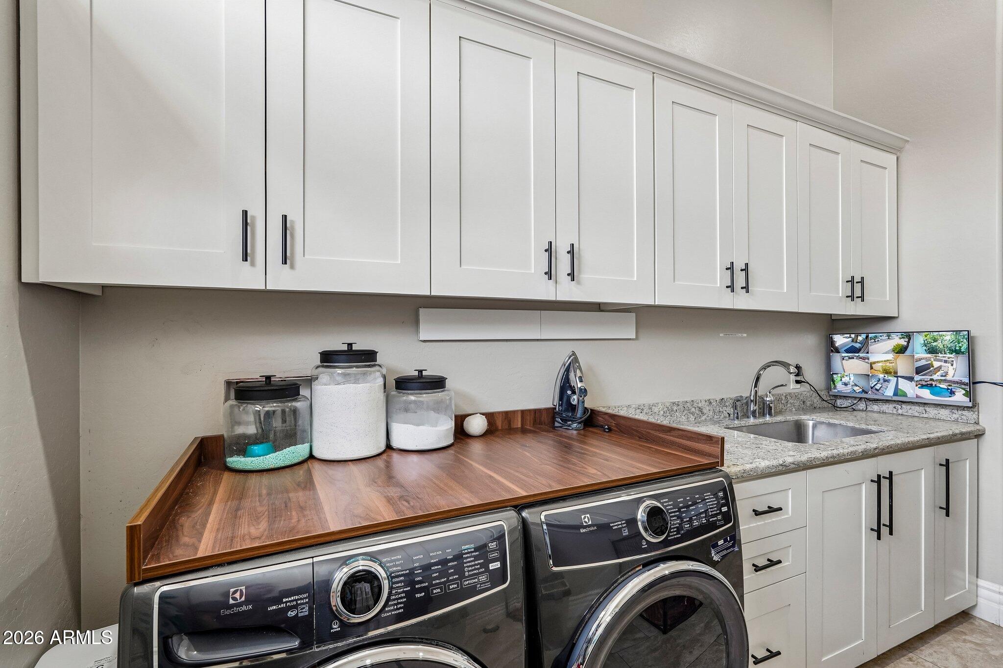 TWELVE OAKS ESTATES - Residential