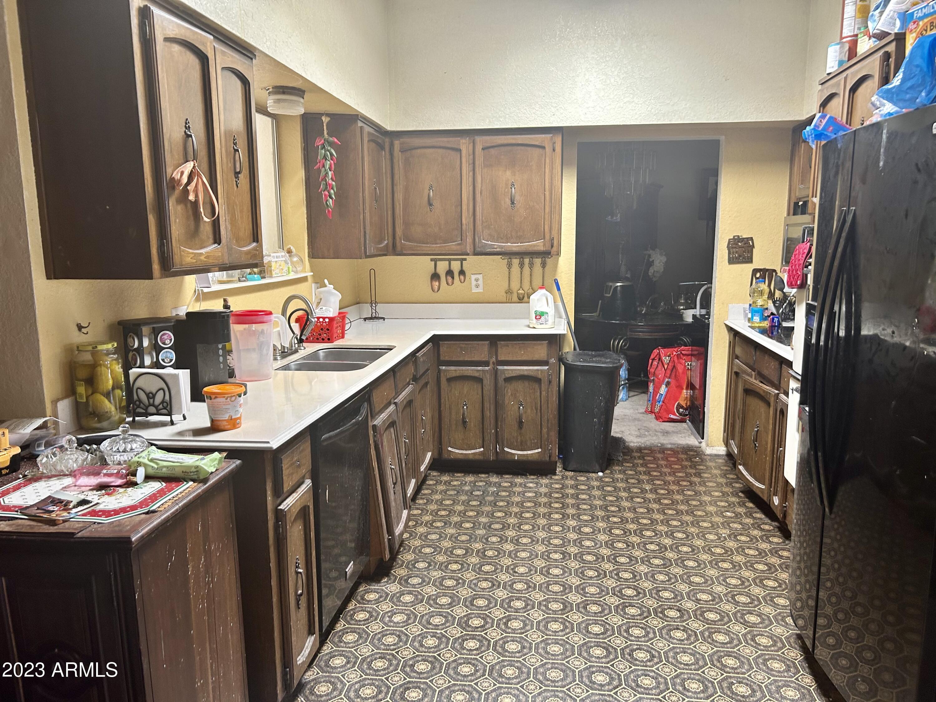 TOWN & COUNTRY ESTATES UNIT 12 - Residential
