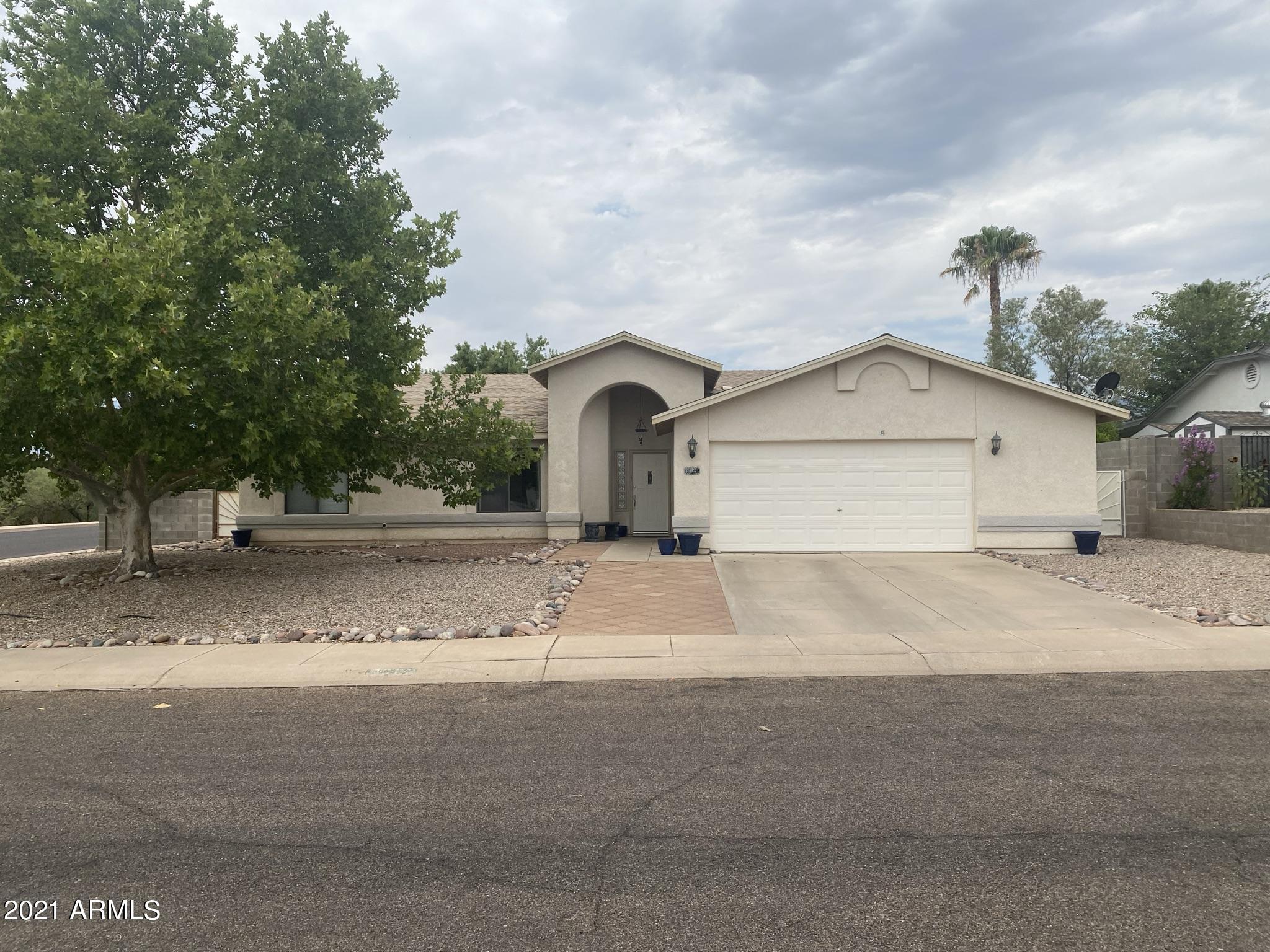 This 4 bedroom 2 bath over 1900 sq ft home has so much to offer!! Large kitchen with tons of counter space and built in wine/mini fridge!! Eat in dinning in the kitchen AND a formal dinning area.. large open living room, and all the storage you could ask for!! All on a large .24 lot!! New Evap being installed!!
You wont want to miss out on this one!! Call today for you showing