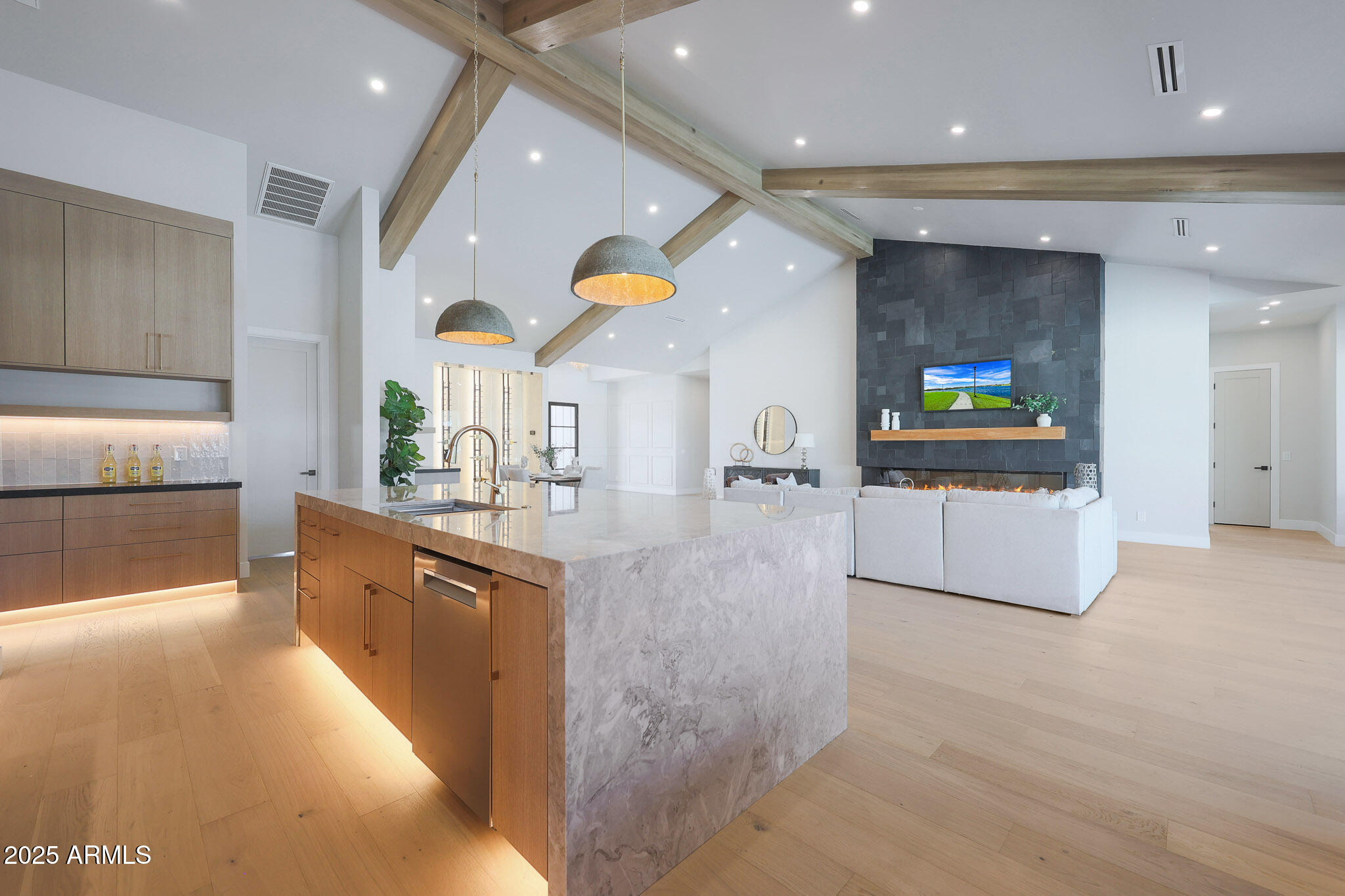 AVANT 1 UNIT 2 - Residential