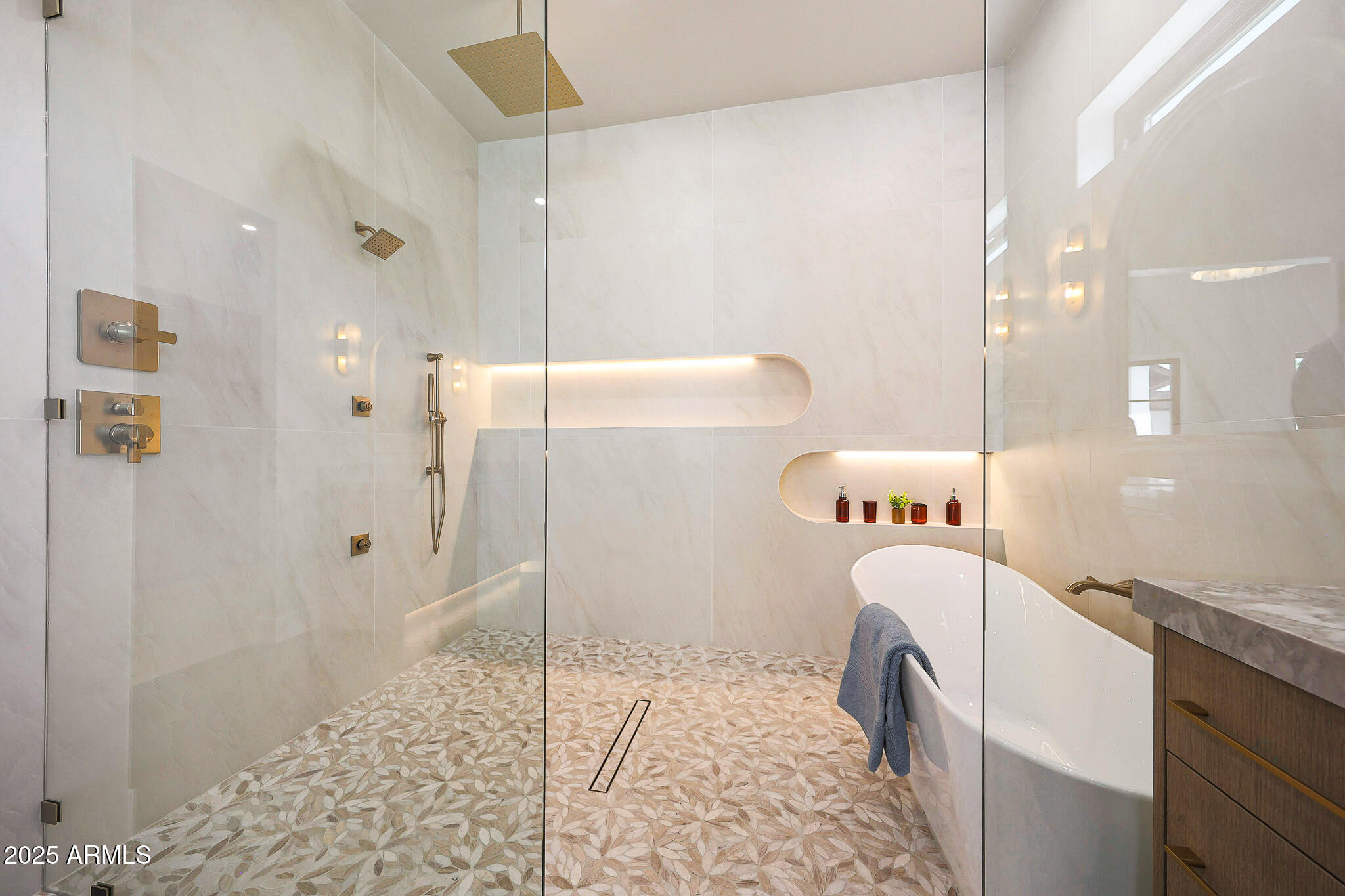 AVANT 1 UNIT 2 - Residential