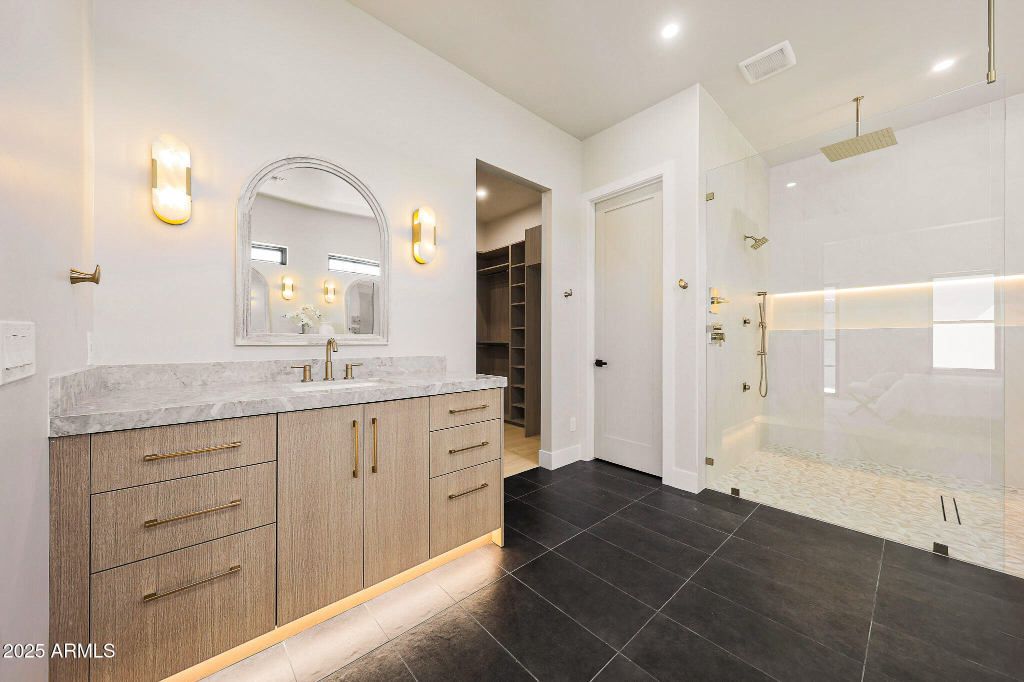 AVANT 1 UNIT 2 - Residential