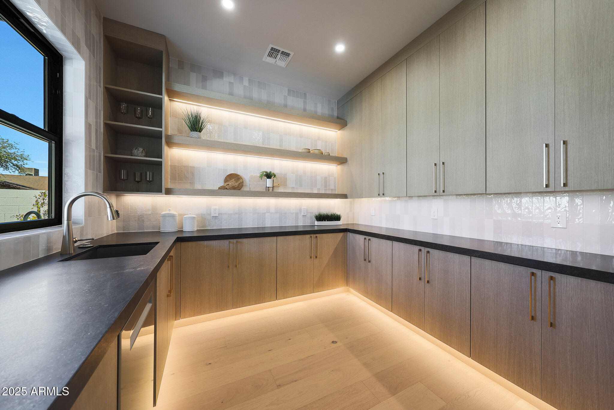 AVANT 1 UNIT 2 - Residential