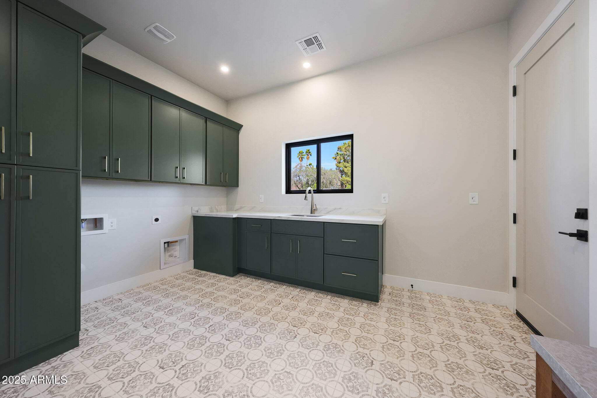 AVANT 1 UNIT 2 - Residential
