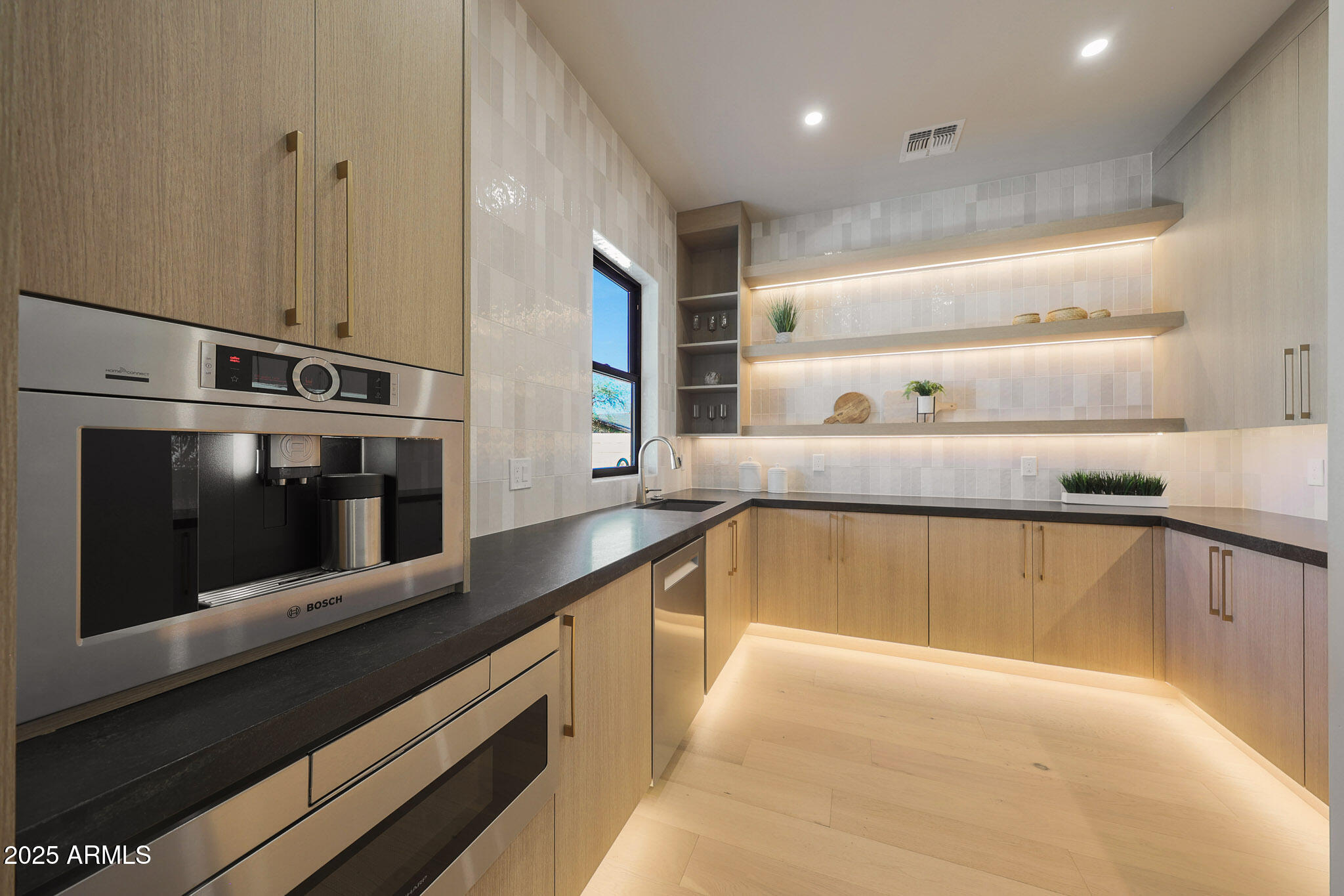 AVANT 1 UNIT 2 - Residential