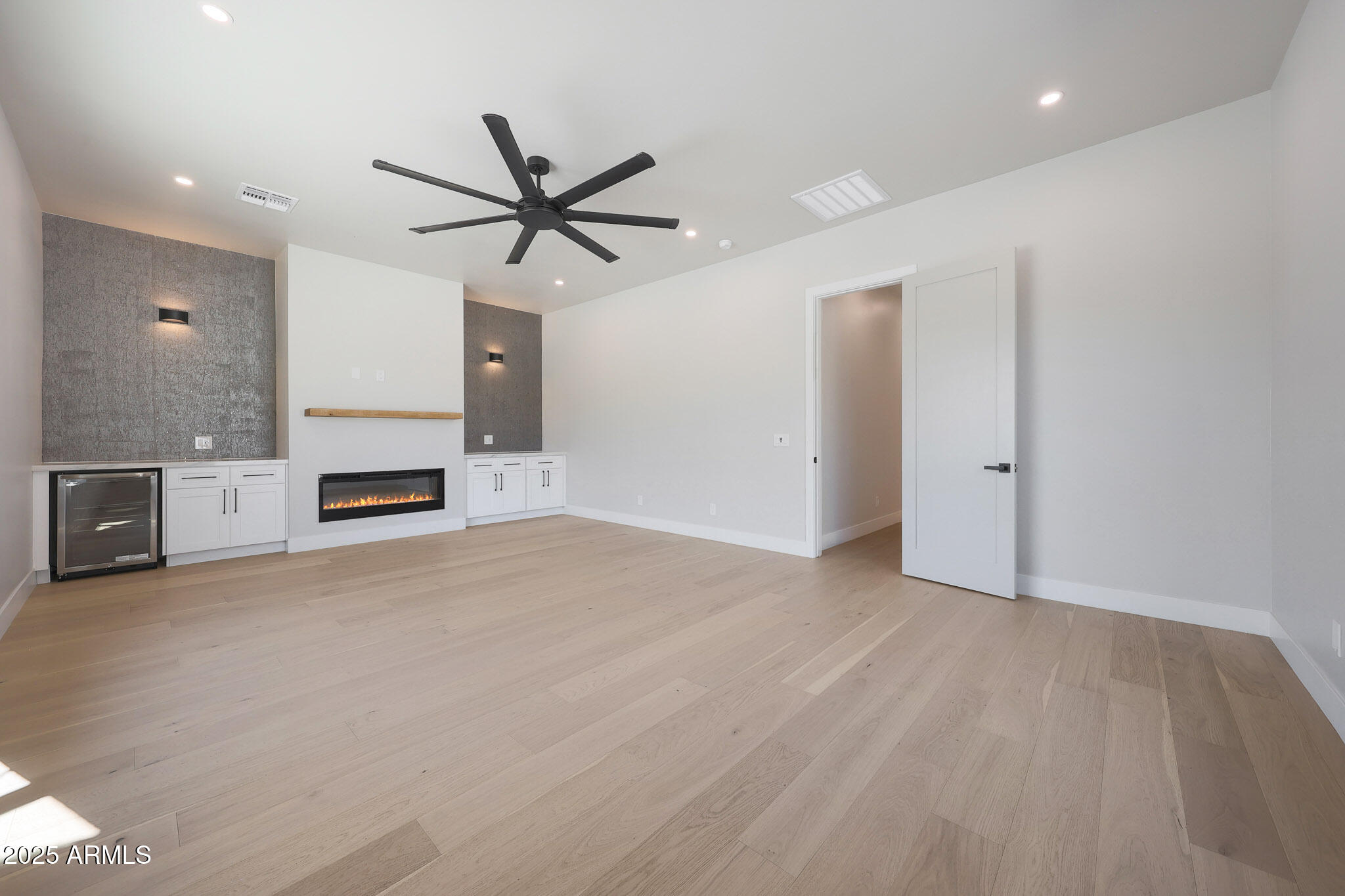 AVANT 1 UNIT 2 - Residential