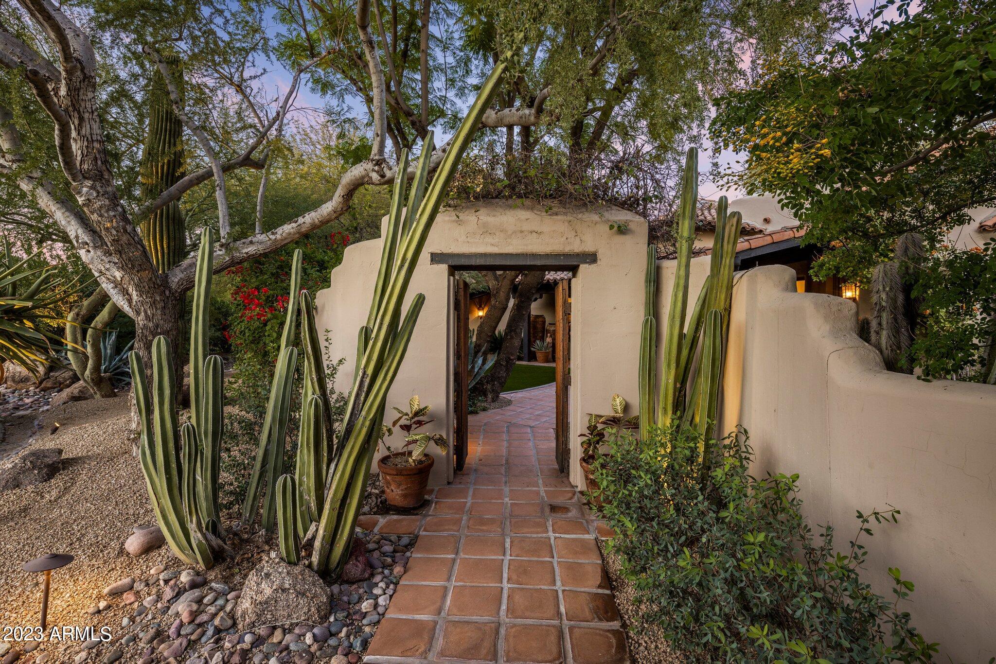 CINCO SOLES - Residential