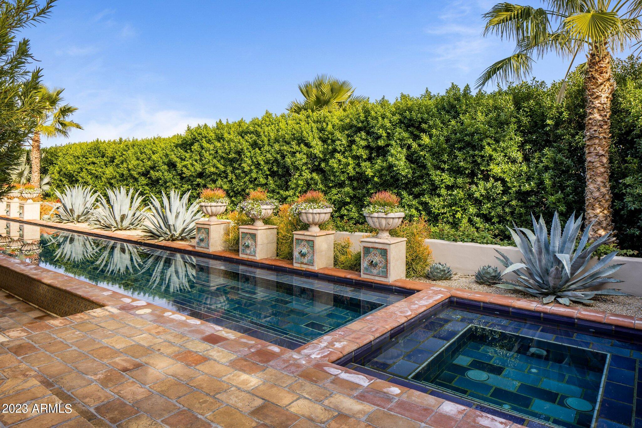 CINCO SOLES - Residential