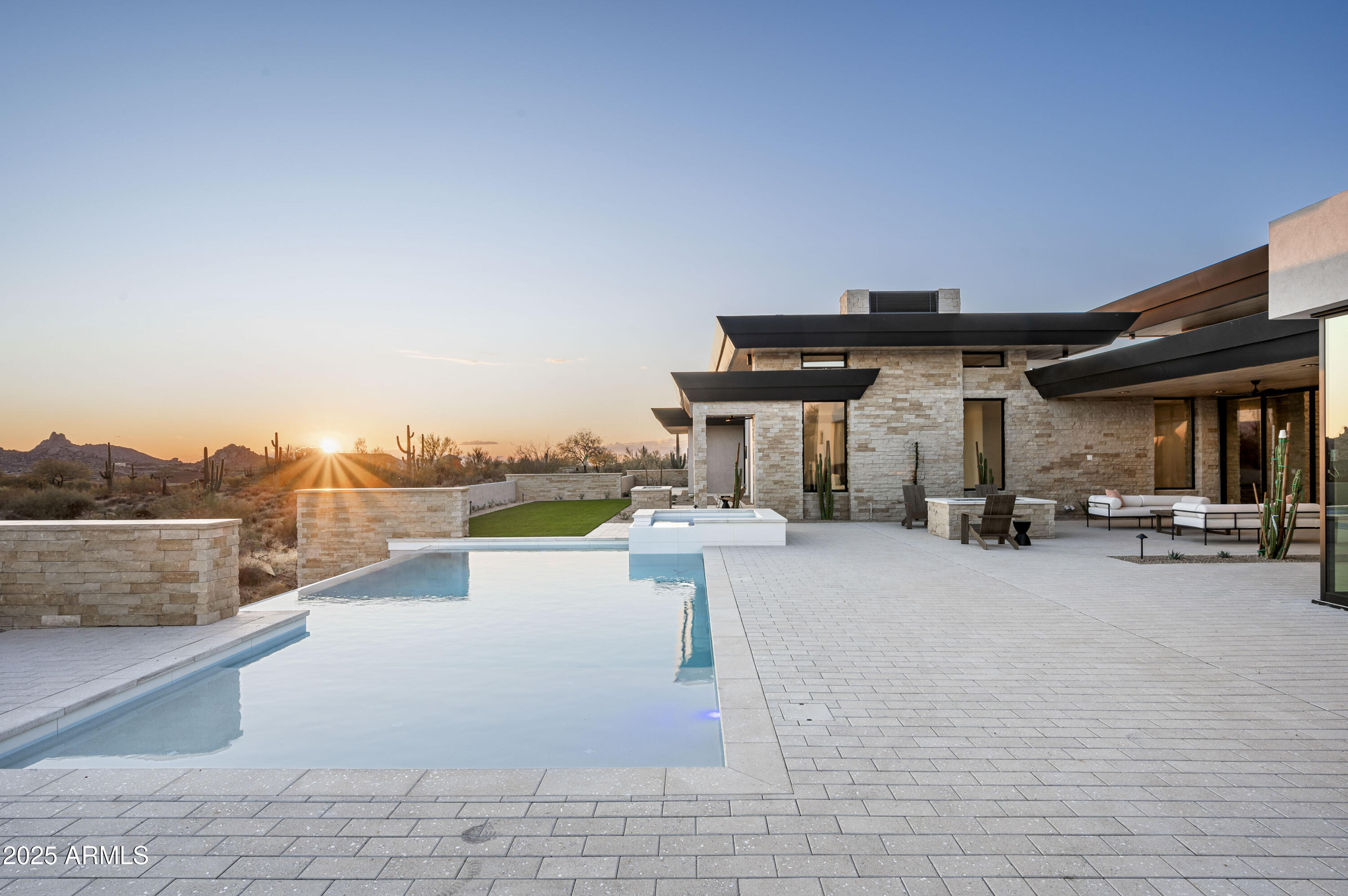 GOLDIE BROWN PINNACLE PEAK RANCH - Residential