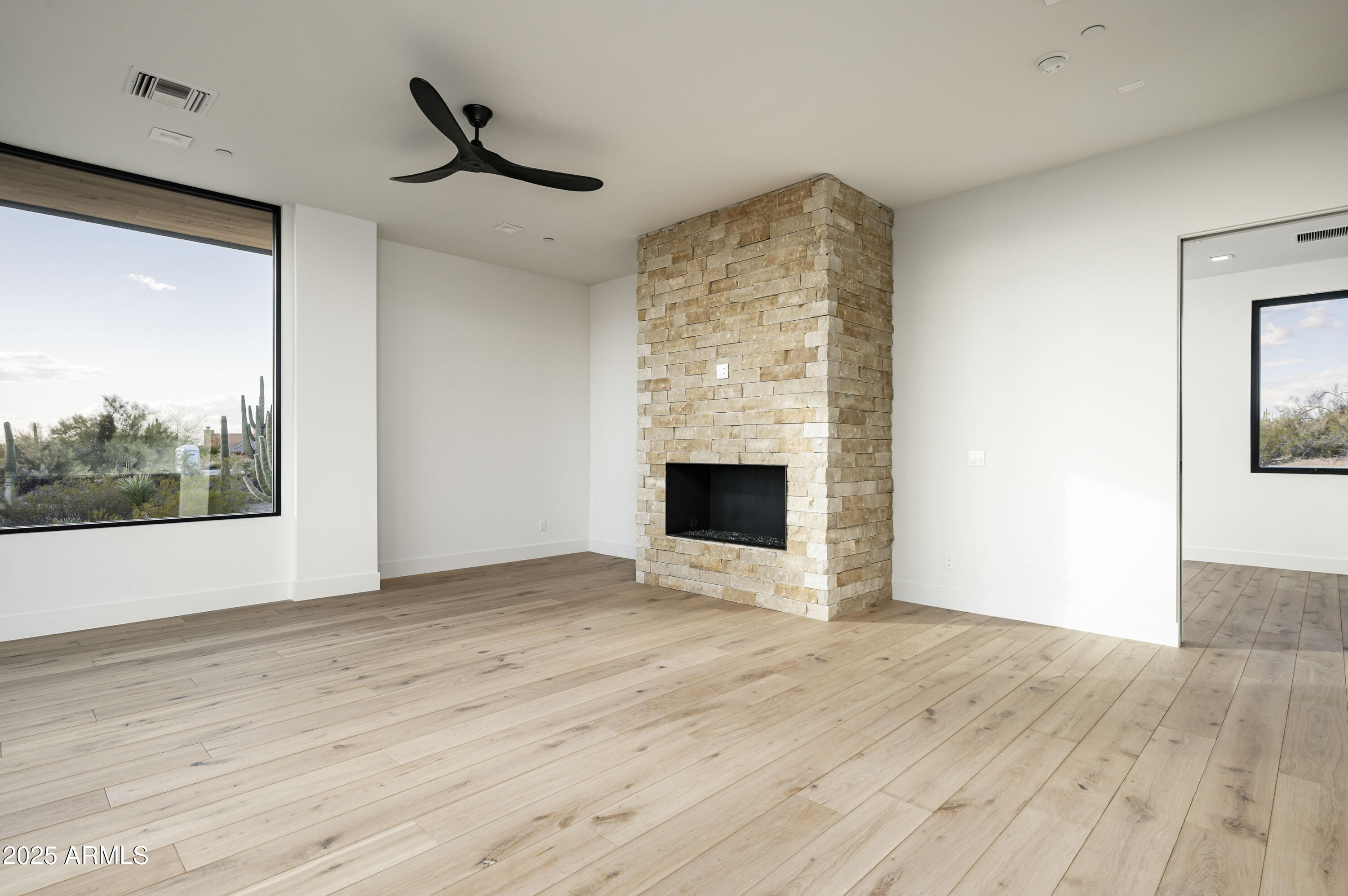 GOLDIE BROWN PINNACLE PEAK RANCH - Residential