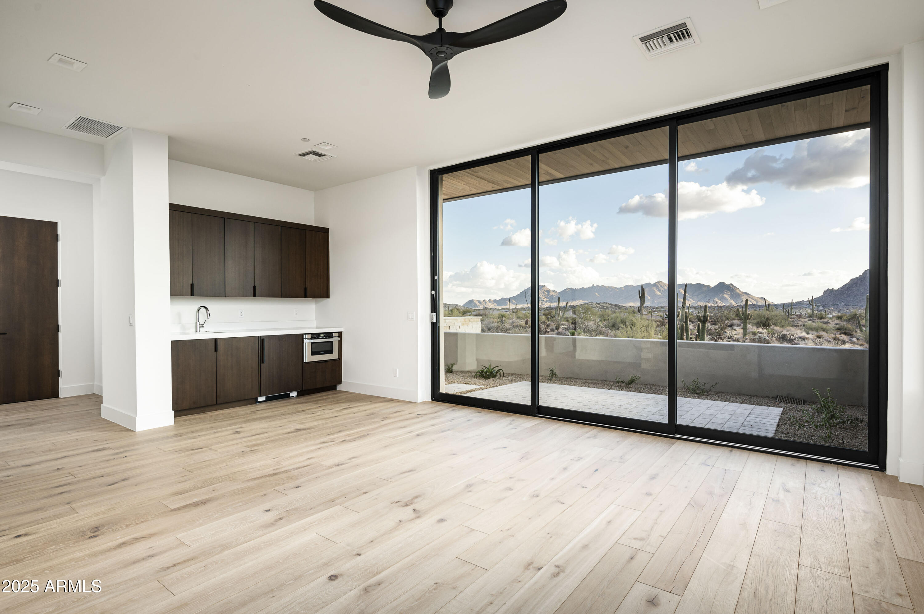 GOLDIE BROWN PINNACLE PEAK RANCH - Residential
