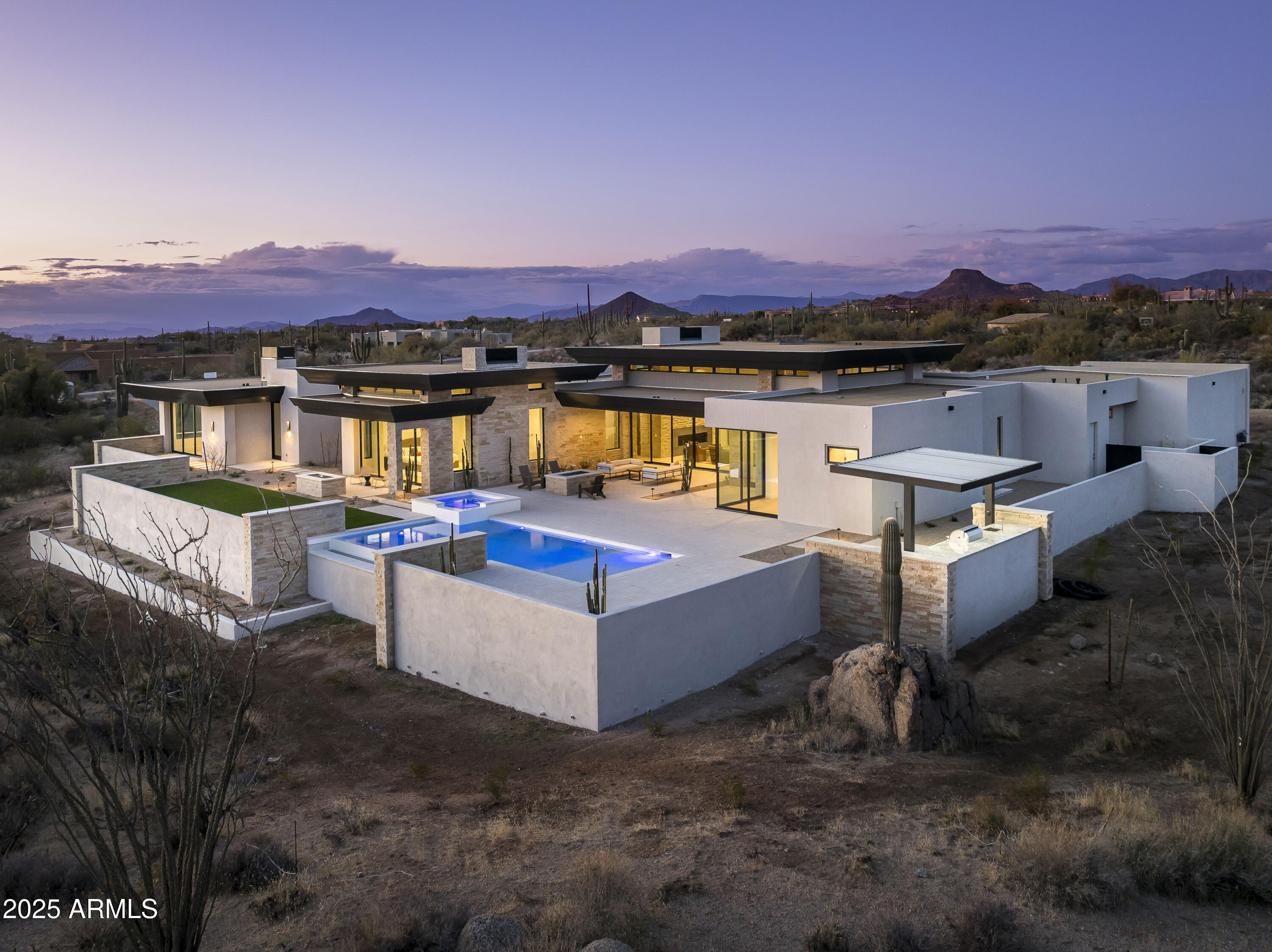 GOLDIE BROWN PINNACLE PEAK RANCH - Residential